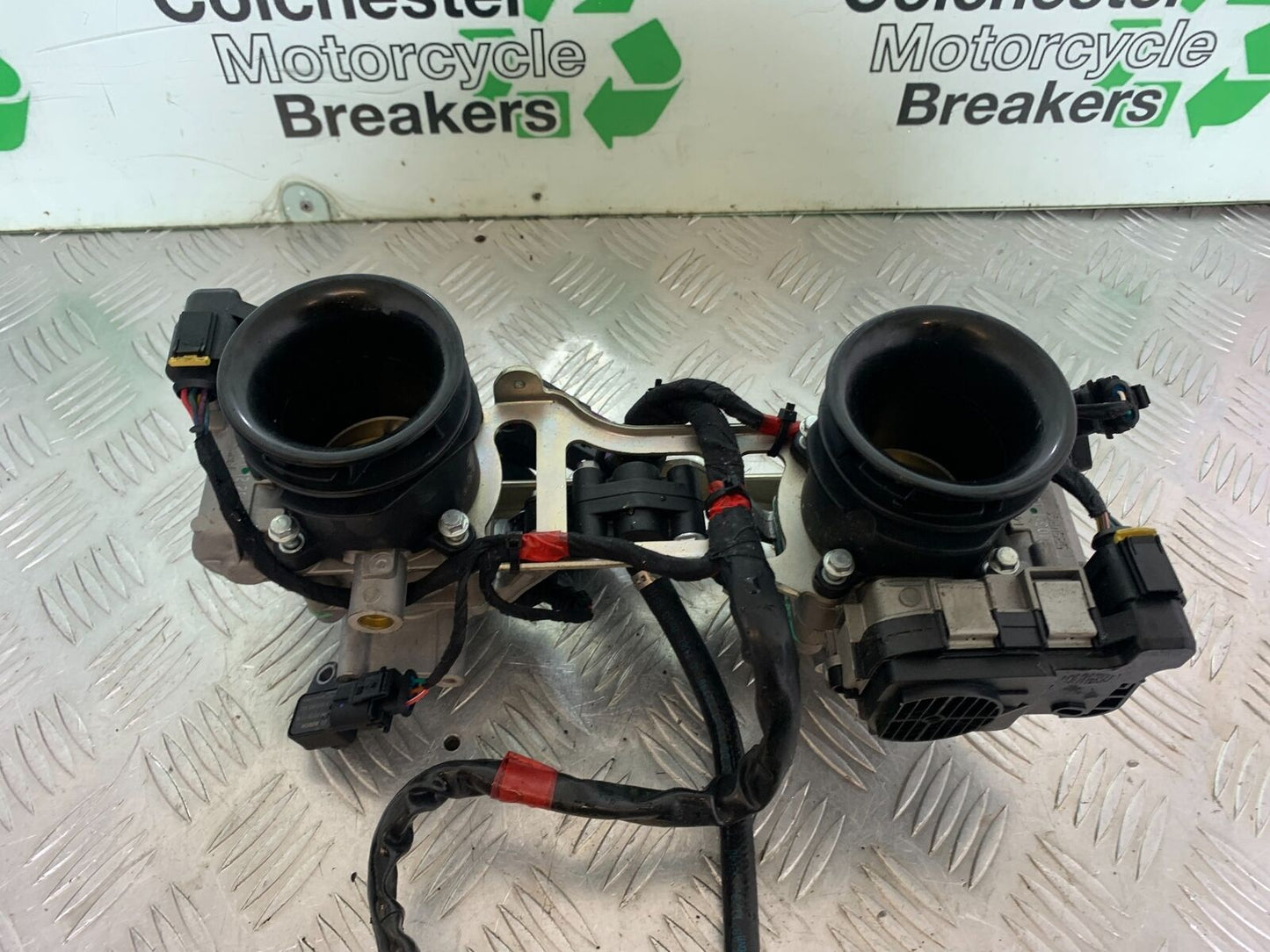 APRILIA SL750 SL 750 SHIVER THROTTLE BODIES   YEAR 2012 (CMB1074)