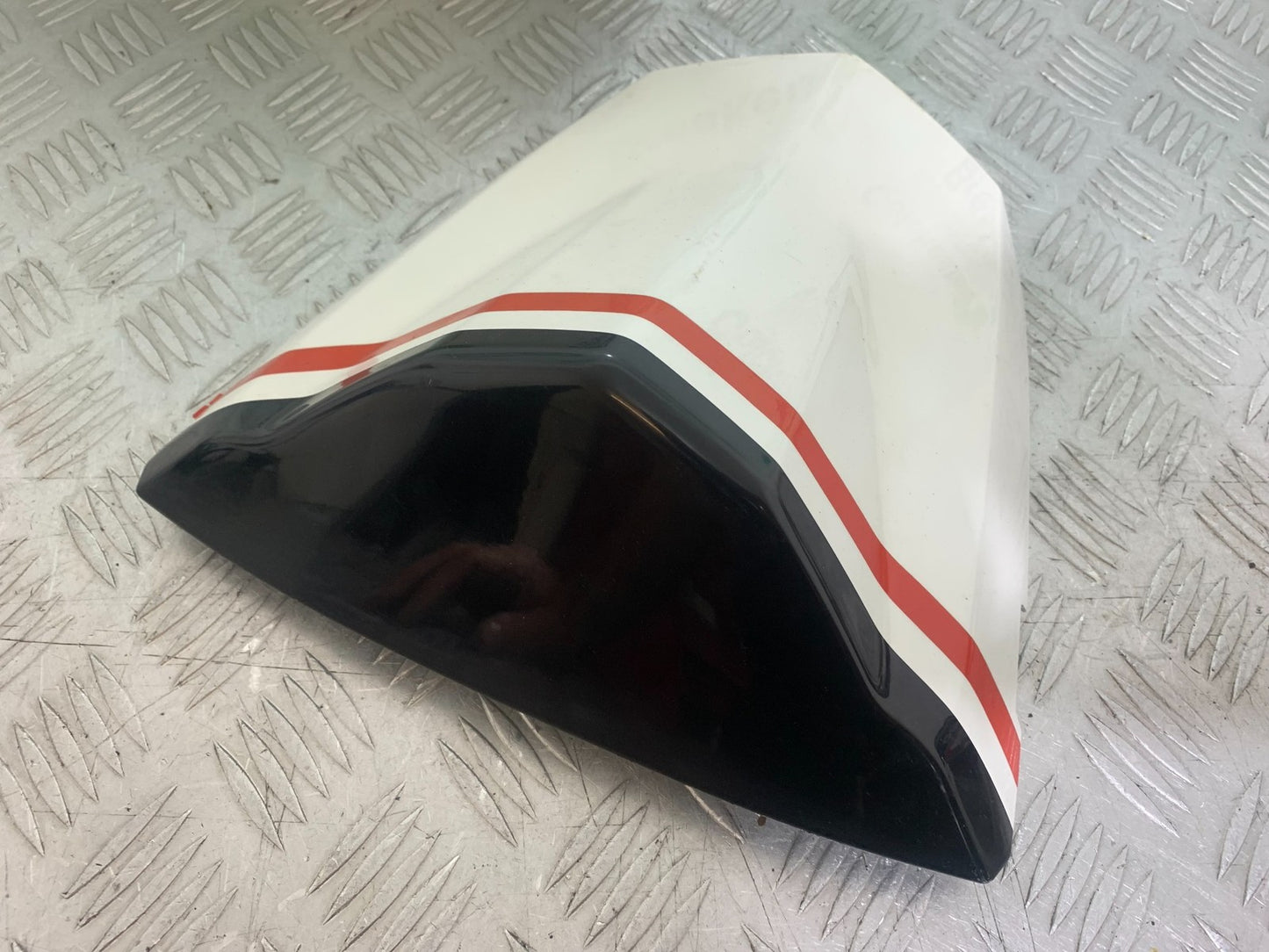 SUZUKI GSXR750 GSXR 750 K4 K5 REAR SEAT COWL  2004-2005 (CMB1319)