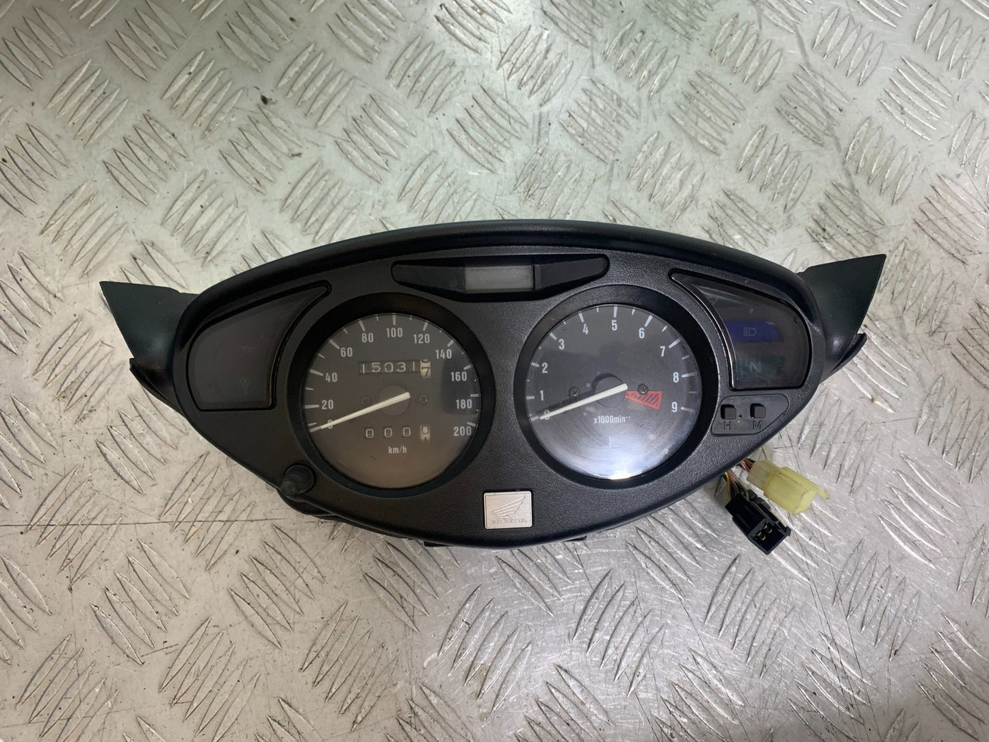 HONDA NT650 V DEAUVILLE CLOCKS SPEEDO DASH  (15,031 MILES)YEAR 1998-01(CMB1320)