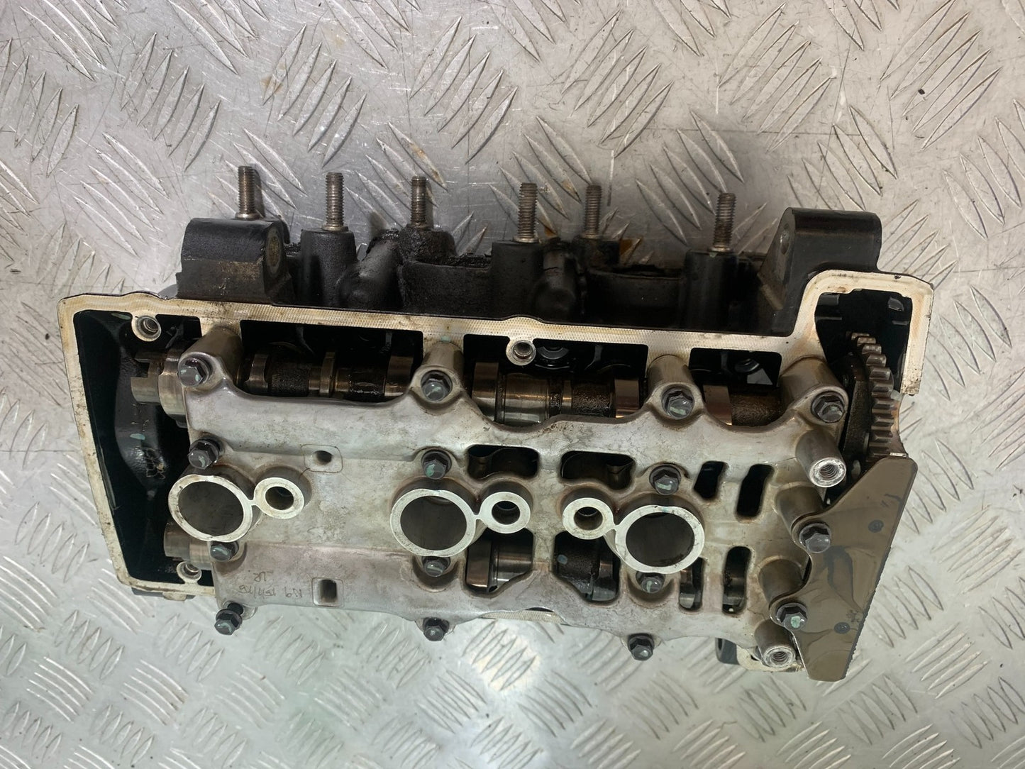 TRIUMPH 675 STREET TRIPLE CYLINDER HEAD AND CAMS   2013-2016 (CMB1186)
