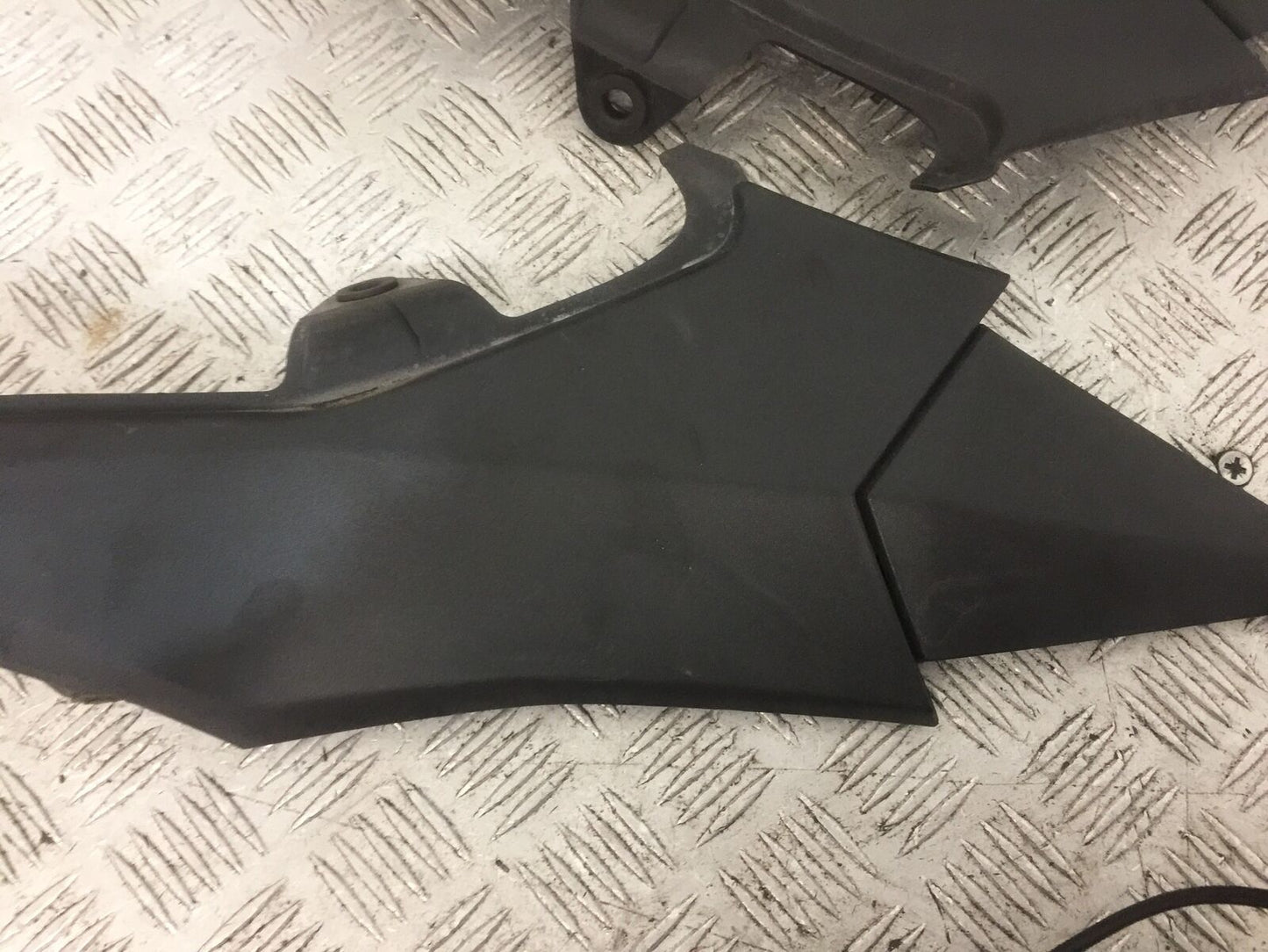 KAWASAKI Z800 Z 800 LEFT AND RIGHT SIDE INFILLS  YEAR 2015  (STOCK 874)