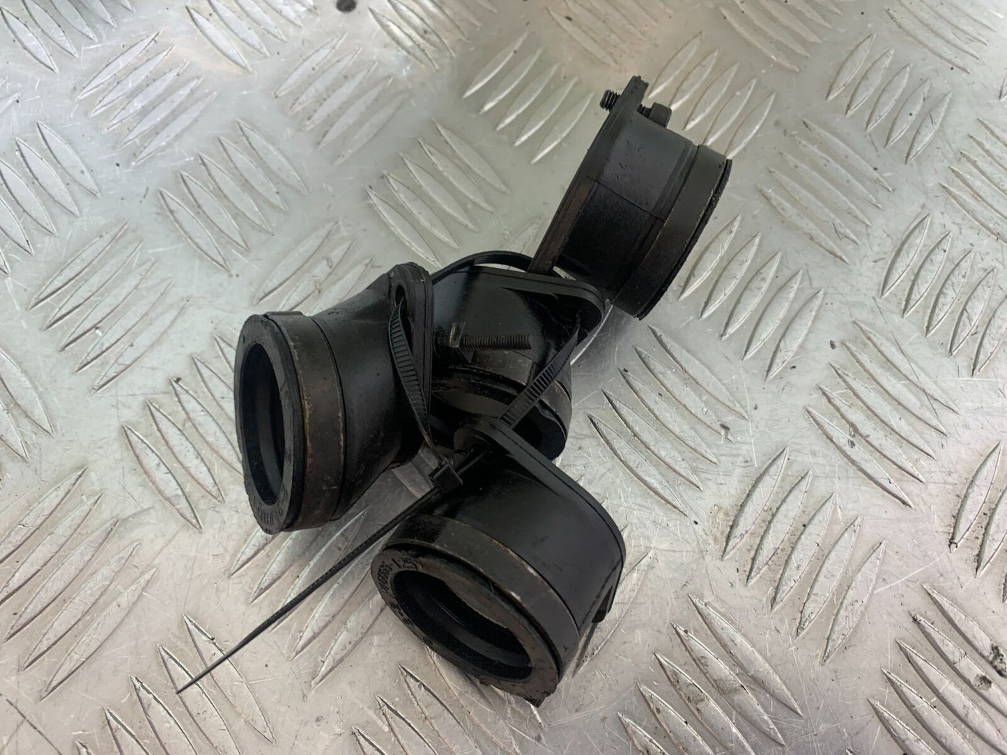 KAWASAKI Z750 ZR750 ZR-7S INLET RUBBERS  YEAR 1999-05 (CMB1135)