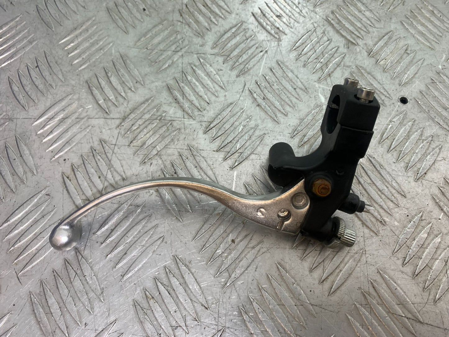 SINNIS HOODLUM 125 CLUTCH LEVER AND BREACKET YEAR 2021-2025 (CMB1196)