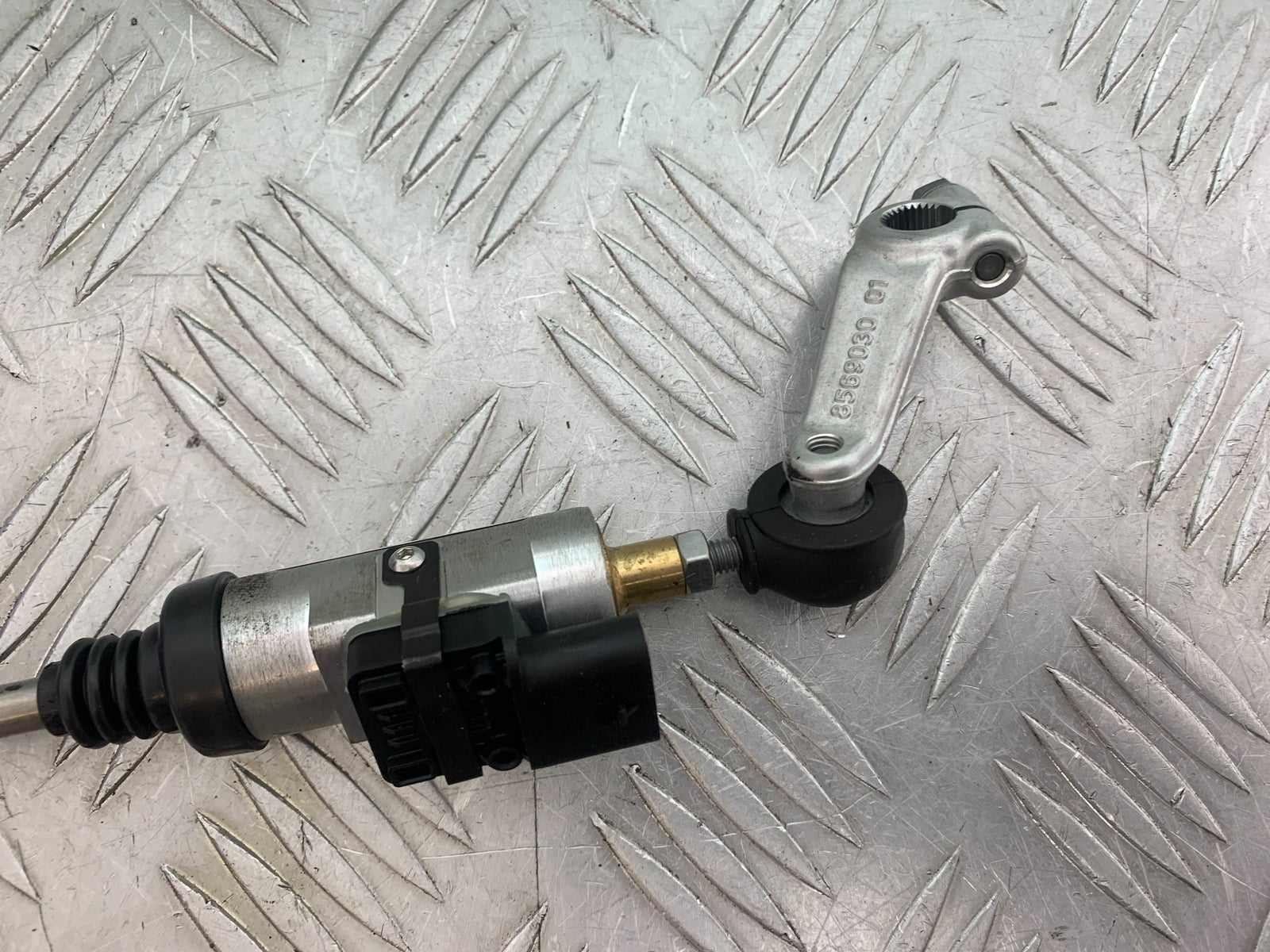 BMW M1000 R QUICKSHIFTER  YEAR 2023-2024 (CMB1140)