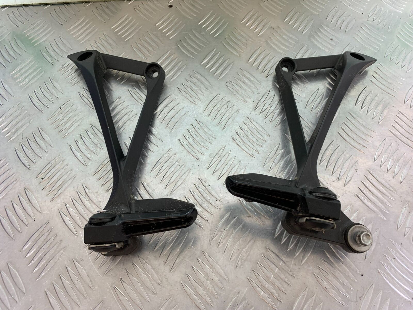 KAWASAKI ZX10R ZX 10R REAR HANGERS AND PEGS   YEAR 2016-2020 (CMB1015)