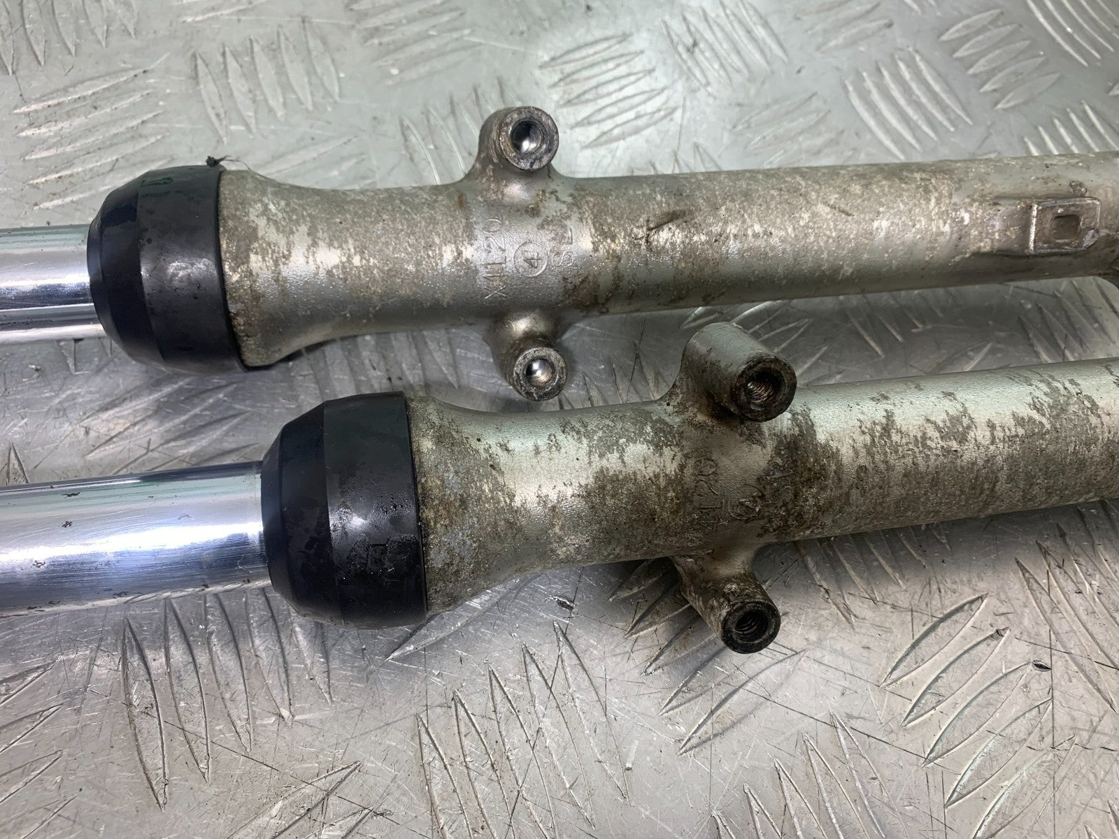 SUZUKI GP100 GP 100 FORKS  YEAR 1978-1988 (CMB1259)