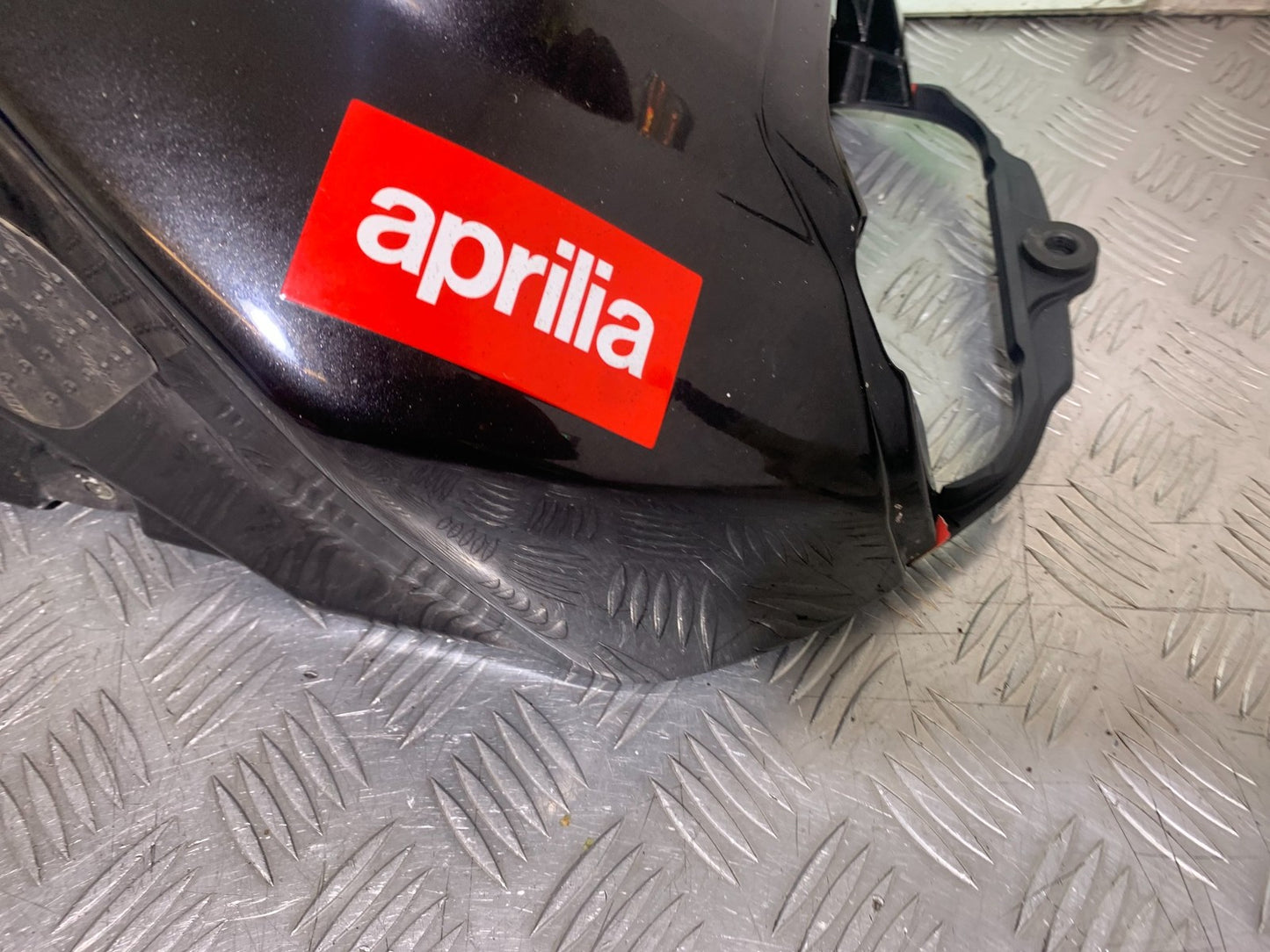 APRILIA RSV4 FACTORY PETROL TANK   YEAR 2009-2012(CMB1224)