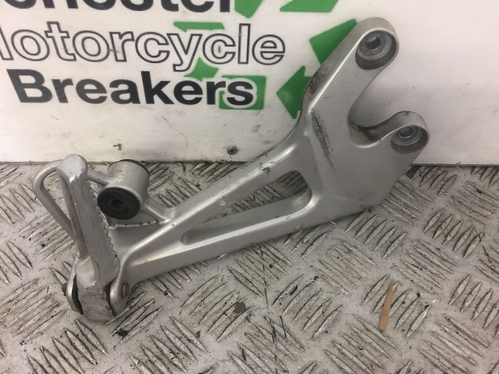 HONDA VFR800 VFR 800 RIGHT REAR HANGER  YEAR 1998-2001 (PRE V-TEC) STOCK NO326