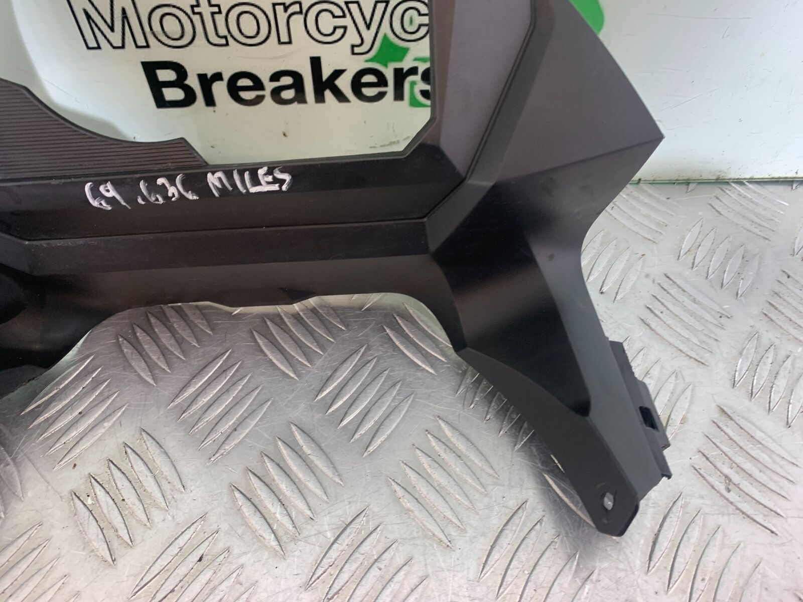 SUZUKI DL 650 V-STROM CLOCK SURROUD   YEAR 2020 (CMB1117)