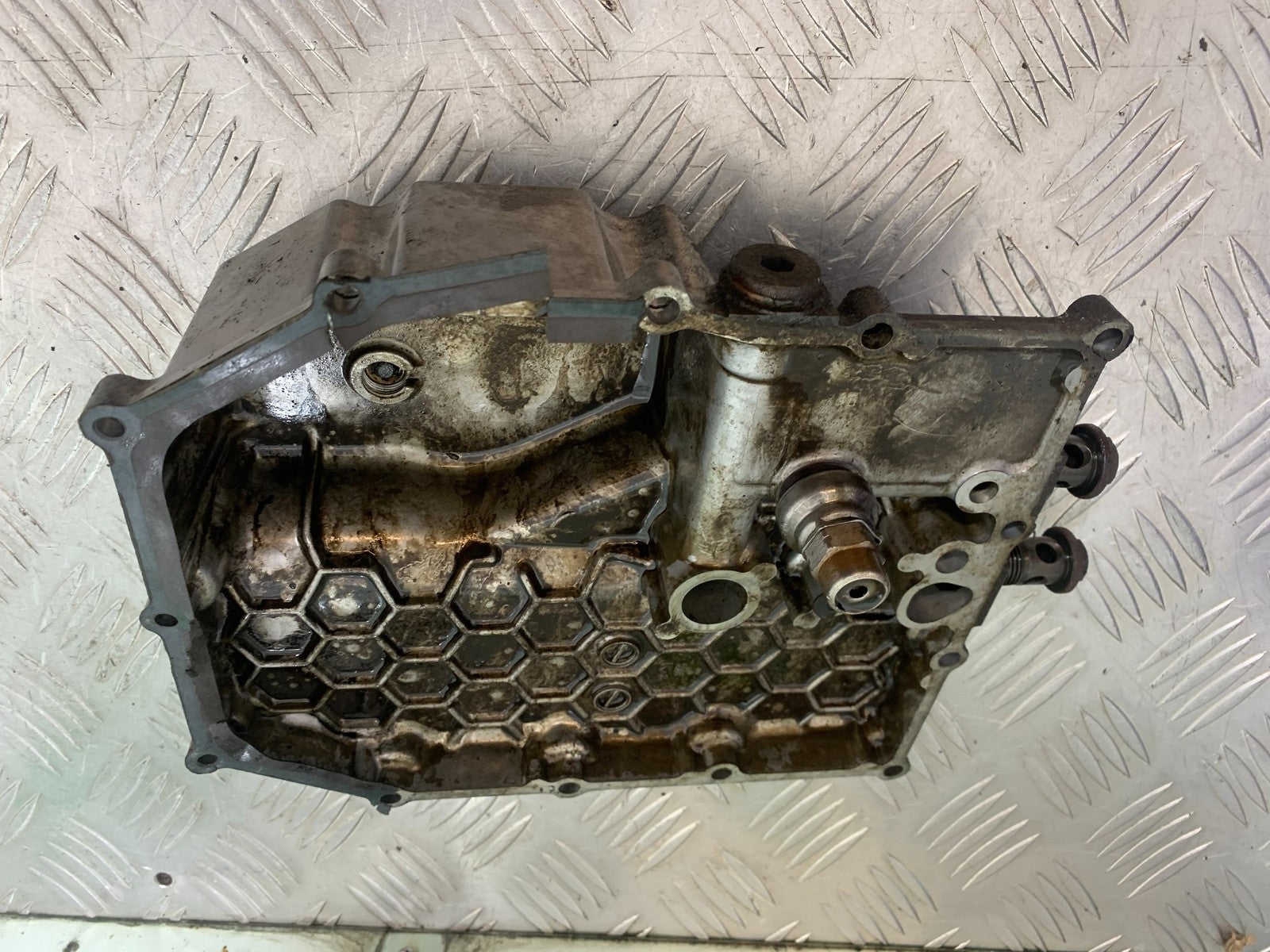 SUZUKI GSF600 GSF 600 BANDIT SUMP  2000-2004 (CMB1269)