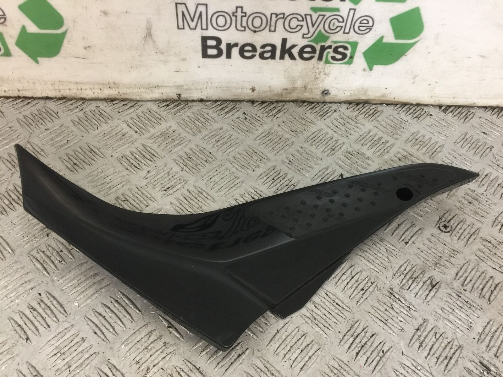 KAWASAKI ZX10R ZX10 R RIGHT SEAT PANEL  2008-2010 (STOCK 766)
