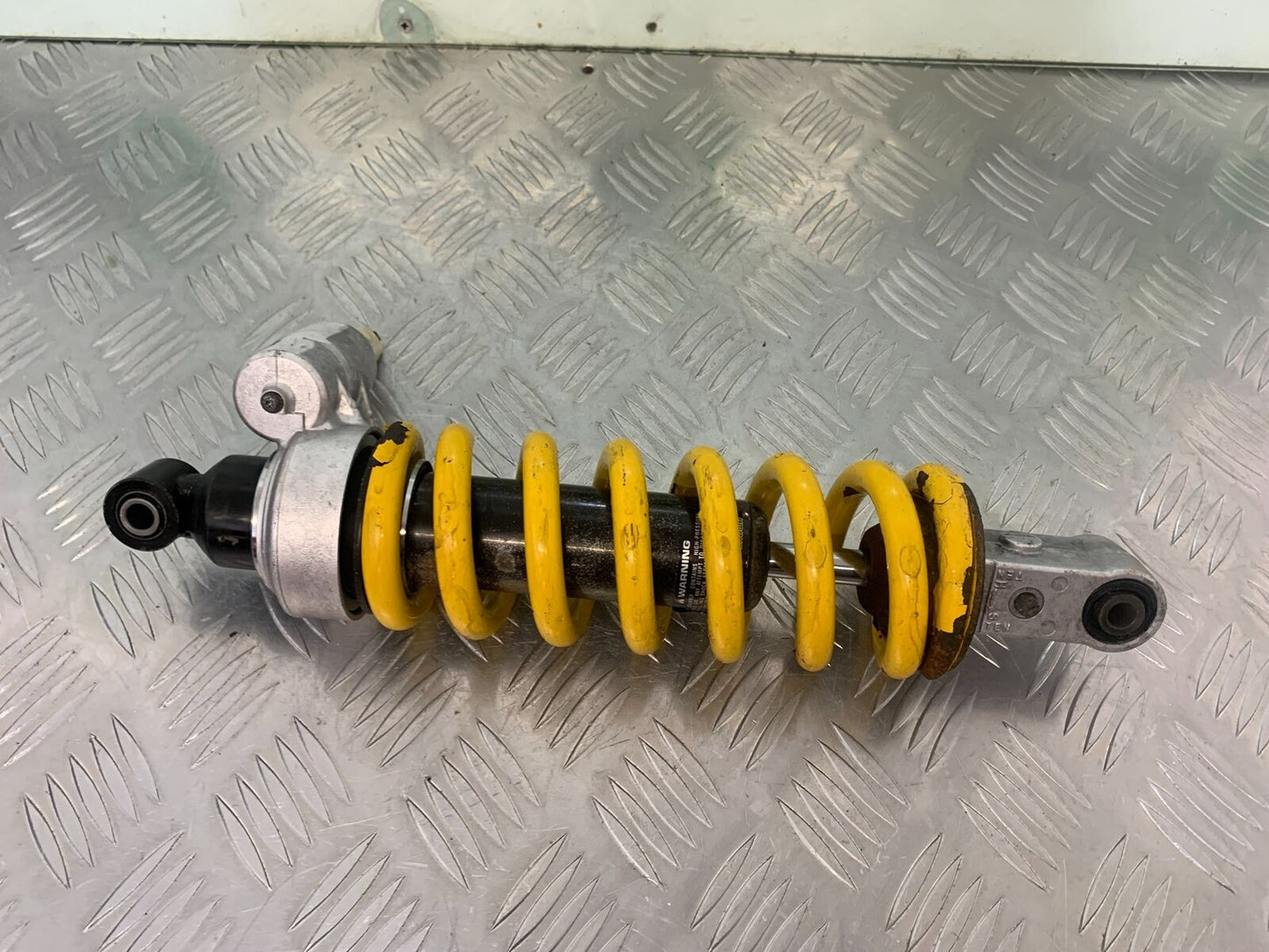 TRIUMPH 955I SPRINT RS REAR SHOCK YEAR 1999-04 (STOCK 989)