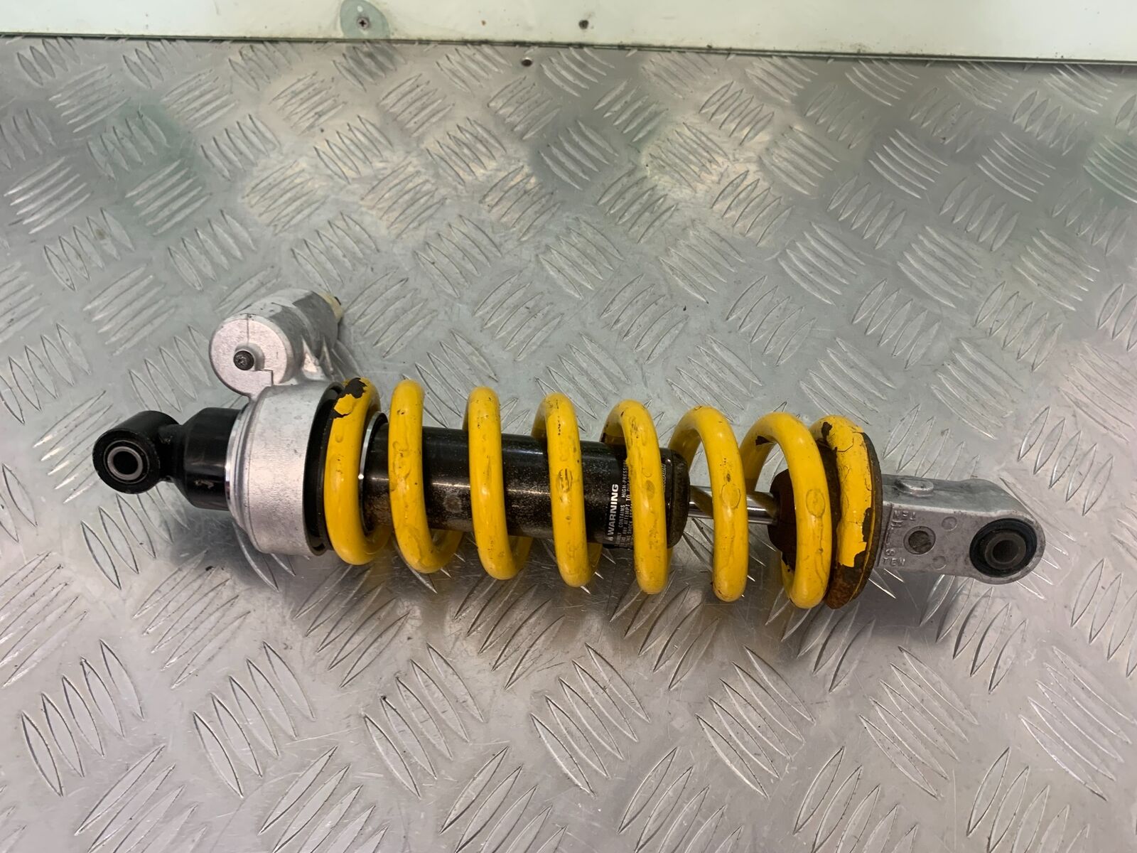 TRIUMPH 955I SPRINT RS REAR SHOCK YEAR 1999-04 (STOCK 989)