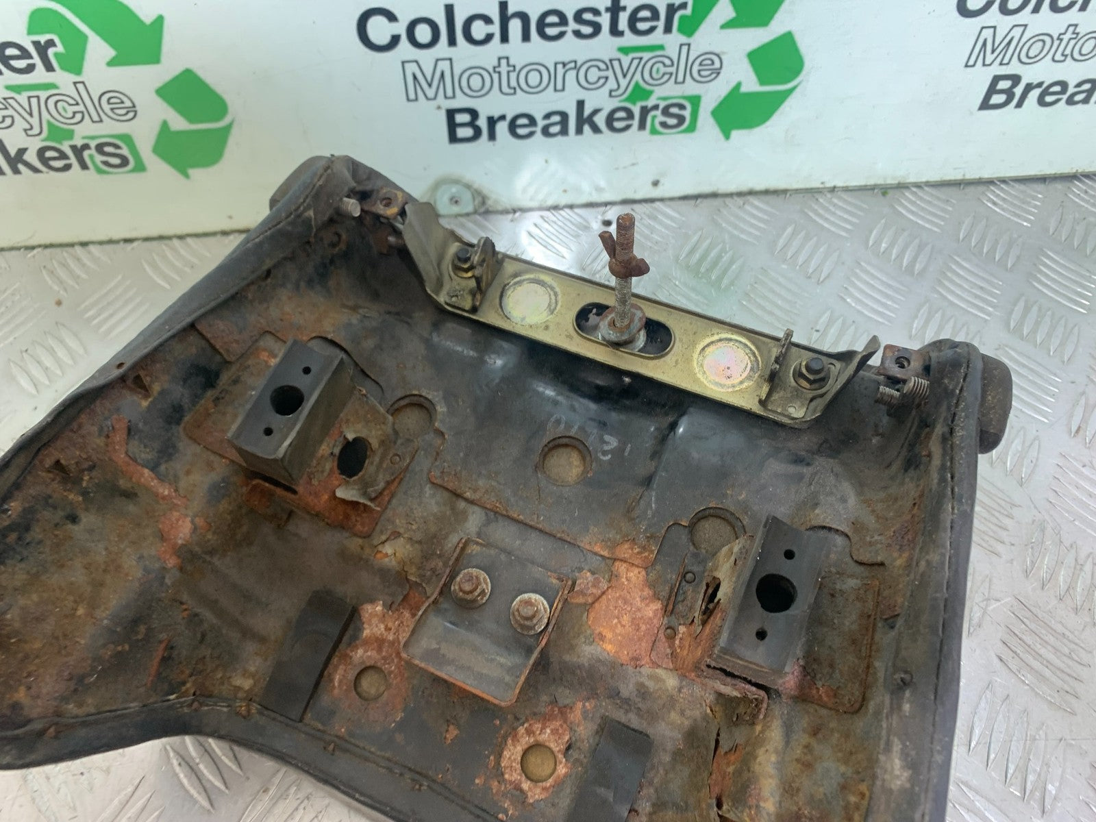 HONDA GL500 GL 500 SILVERWING REAR SEAT AND GRAB RAIL  YEAR 1981-82  (CMB1168)
