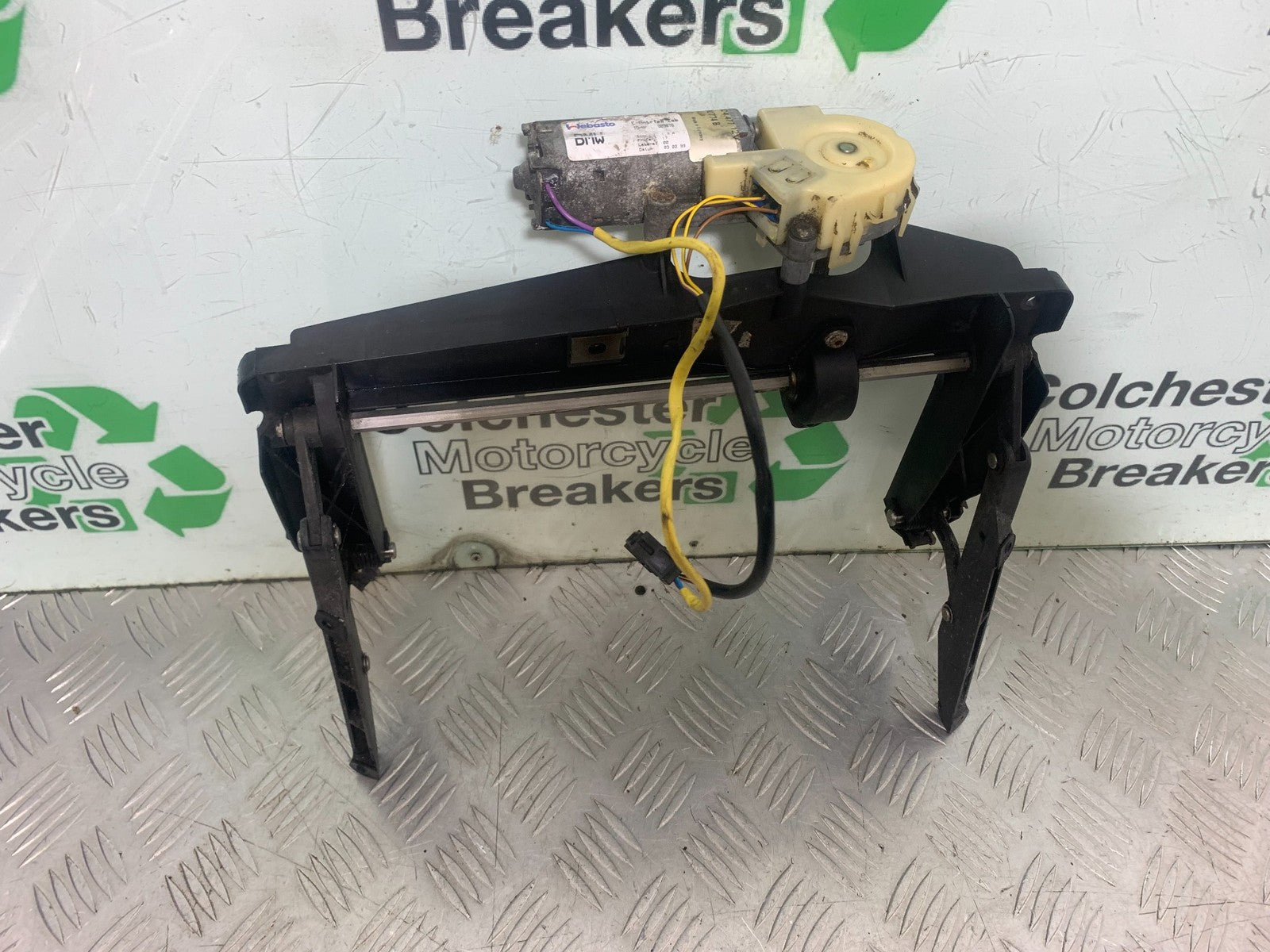 BMW K1200 K 1200 LT SCREEN MOTOR AND BRACKET    YEAR 1999-07 (CMB1271)