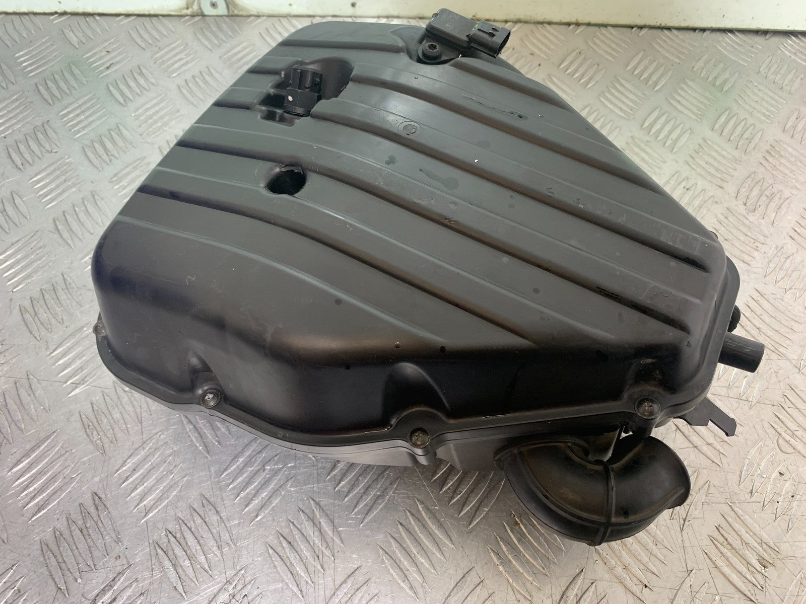 TRIUMPH 1050 SPEED TRIPLE AIRBOX YEAR 2005-2007 (CMB1322)