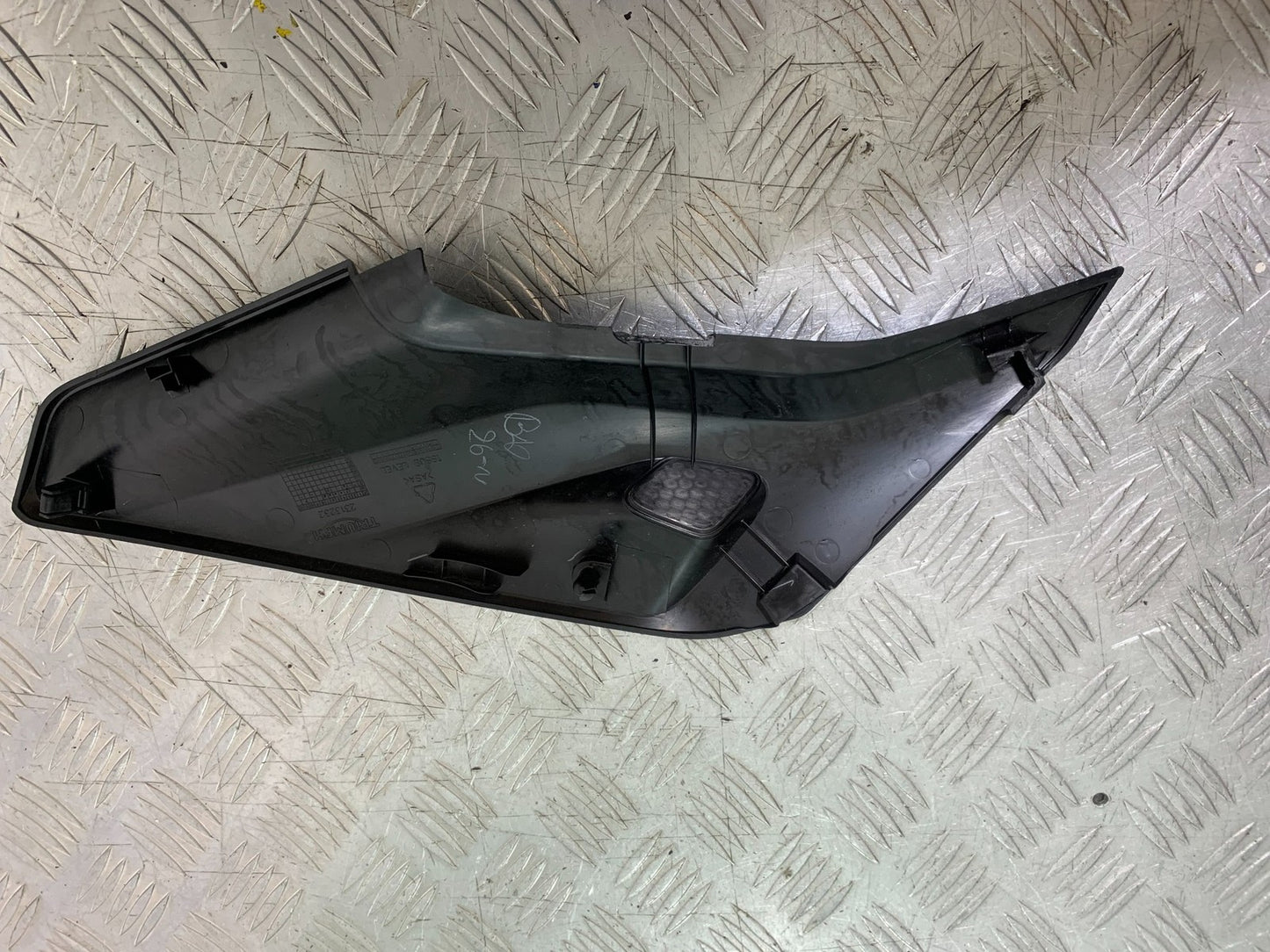 TRIUMPH TRIDENT 660 RIGHT SEAT PANEL   YEAR 2021-2024 (CMB1295)