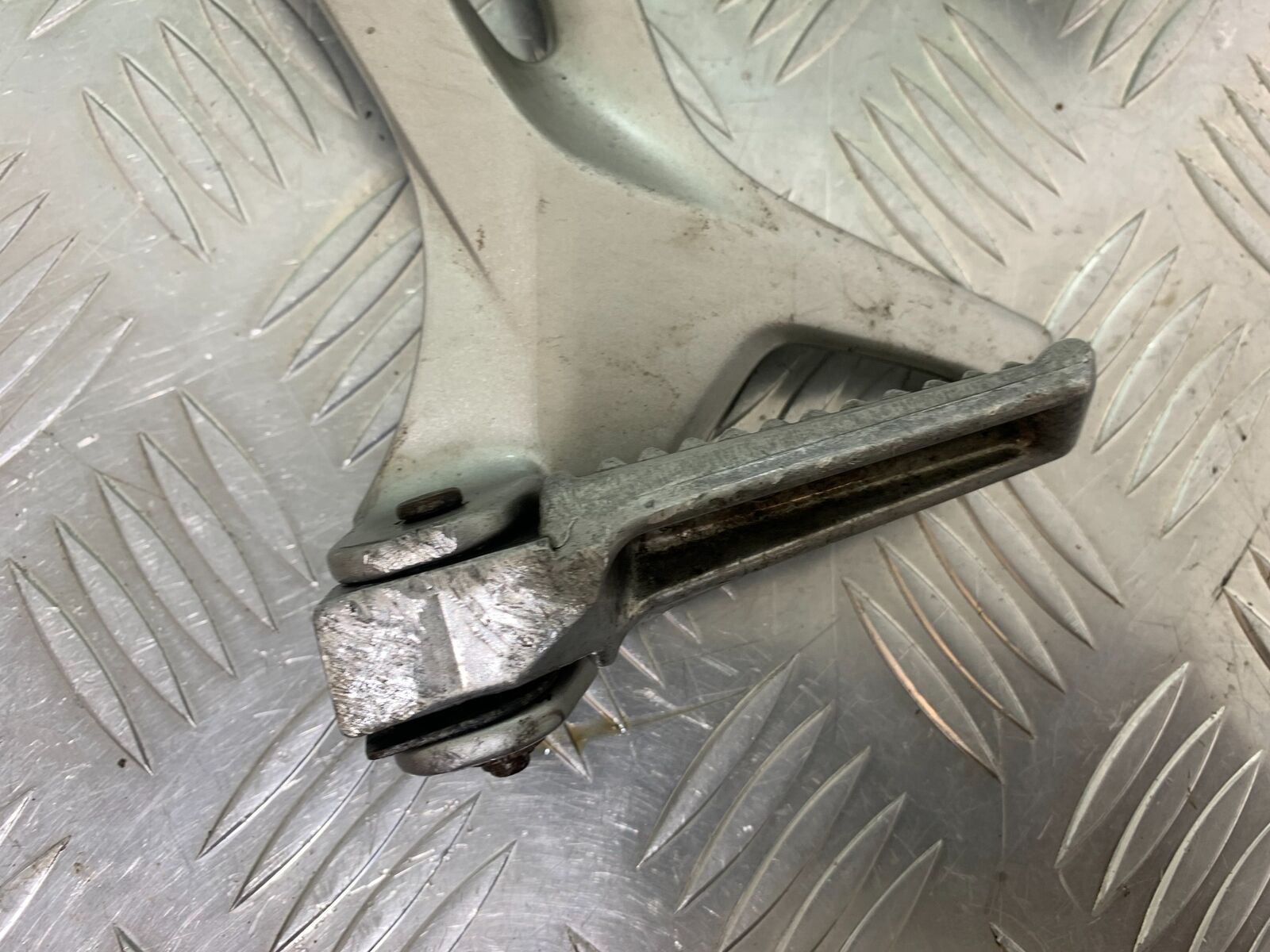 HONDA VFR800 VFR 800 V-TEC LEFT REAR HANGER  YEAR 2002 -09 (CMB1012)