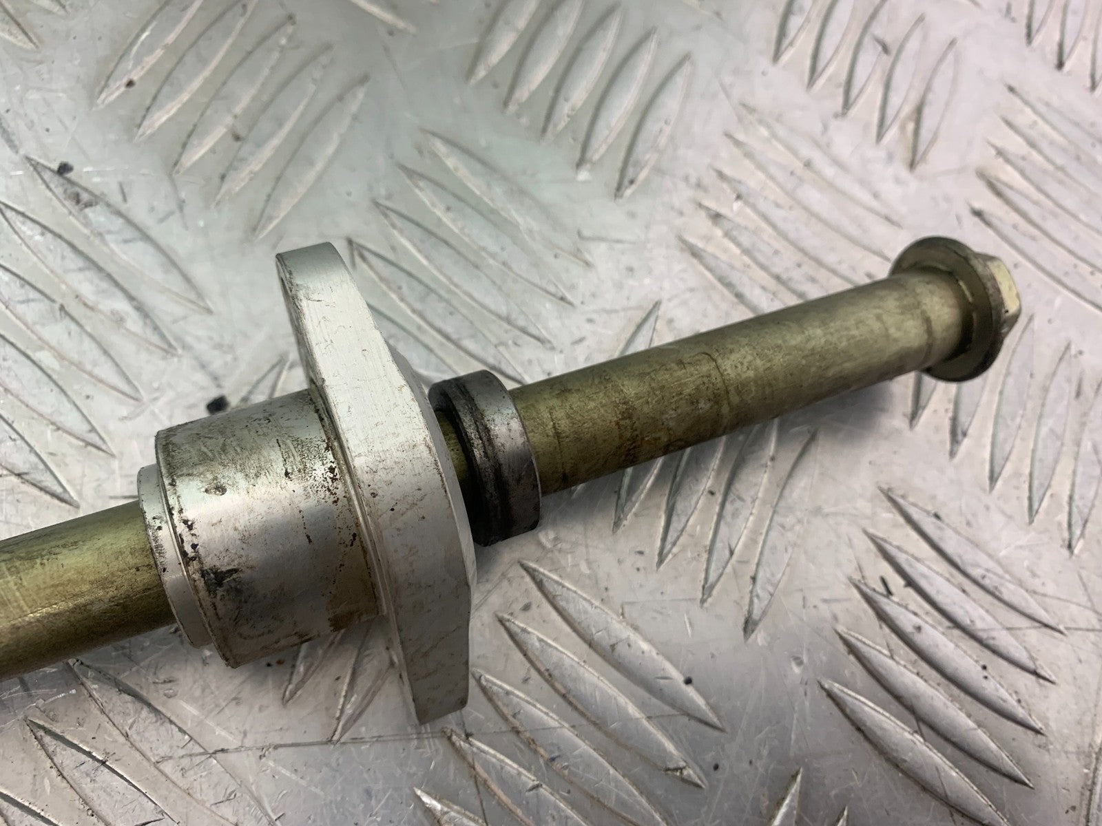 TRIUMPH 675 STREET TRIPLE SWINGARM SPINDLE    2013-2016 (CMB1186)