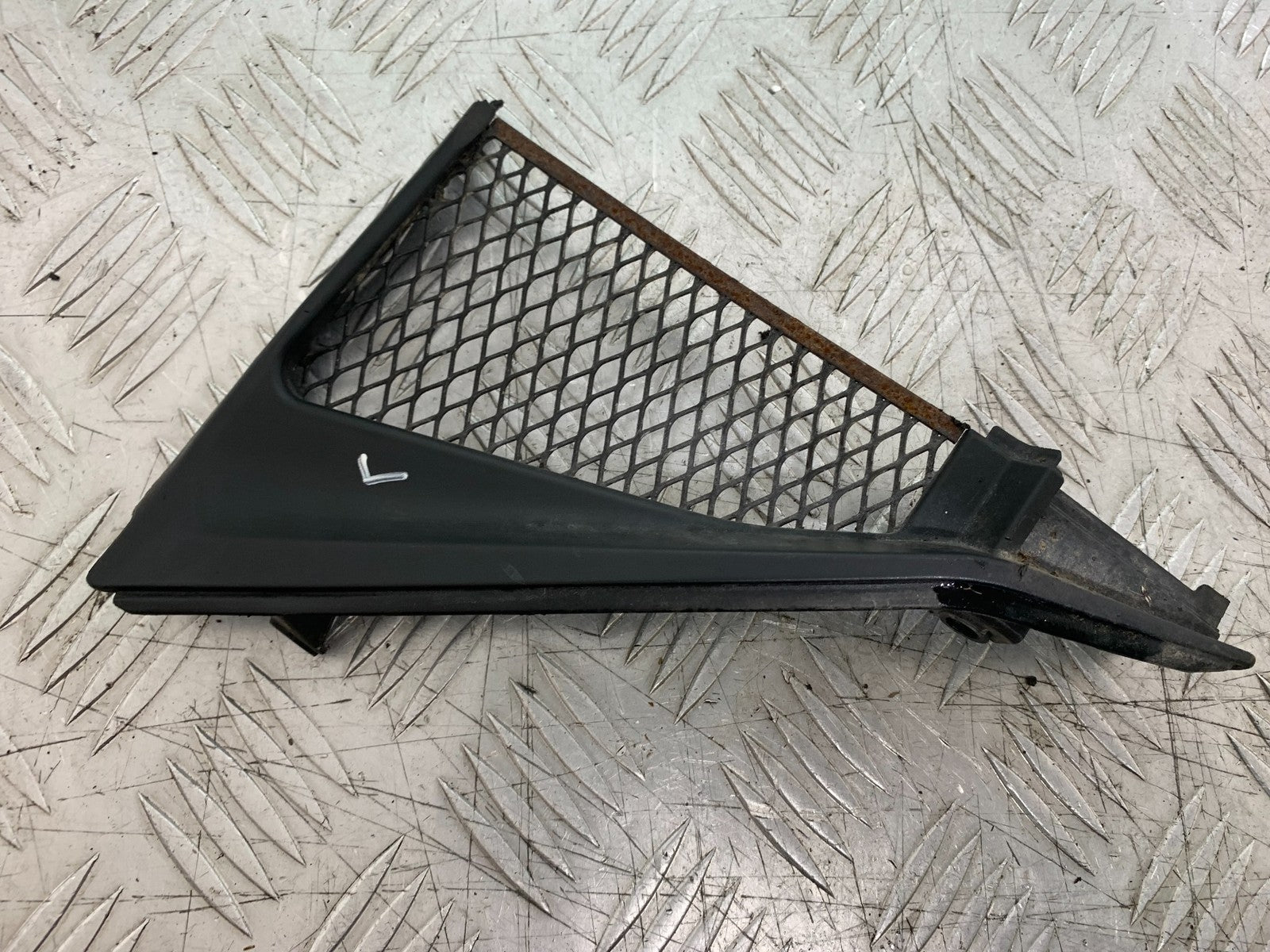 MV AGUSTA 800 F3 RIGTH LOWER GRILL  YEAR 2017-2019 (CMB1227)