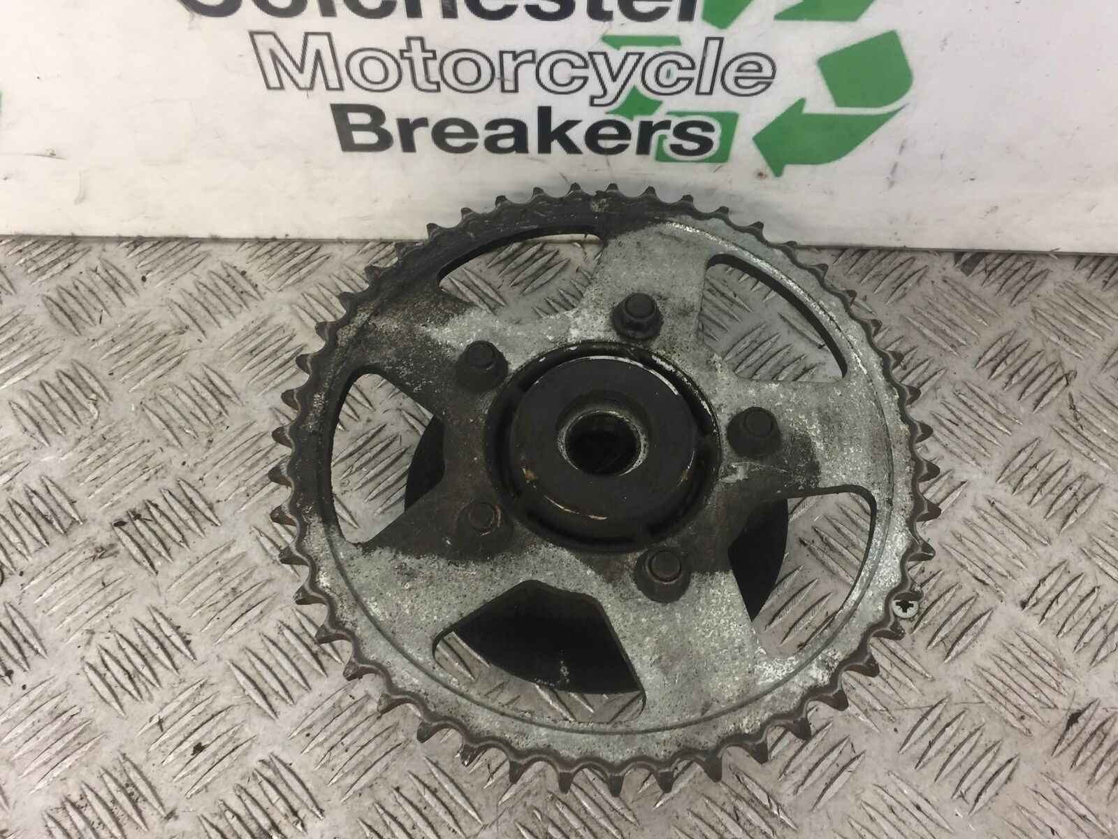 SUZUKI GSF600 GSF 600 BANDIT REAR SPROCKET CARRIER  YEAR 1997 stock 332