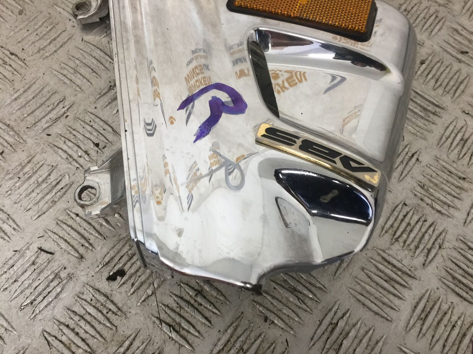 HONDA GL1800 GL 1800 RIGHT CALIPER COVER  YEAR 2004-10 ABS (STOCK 890)