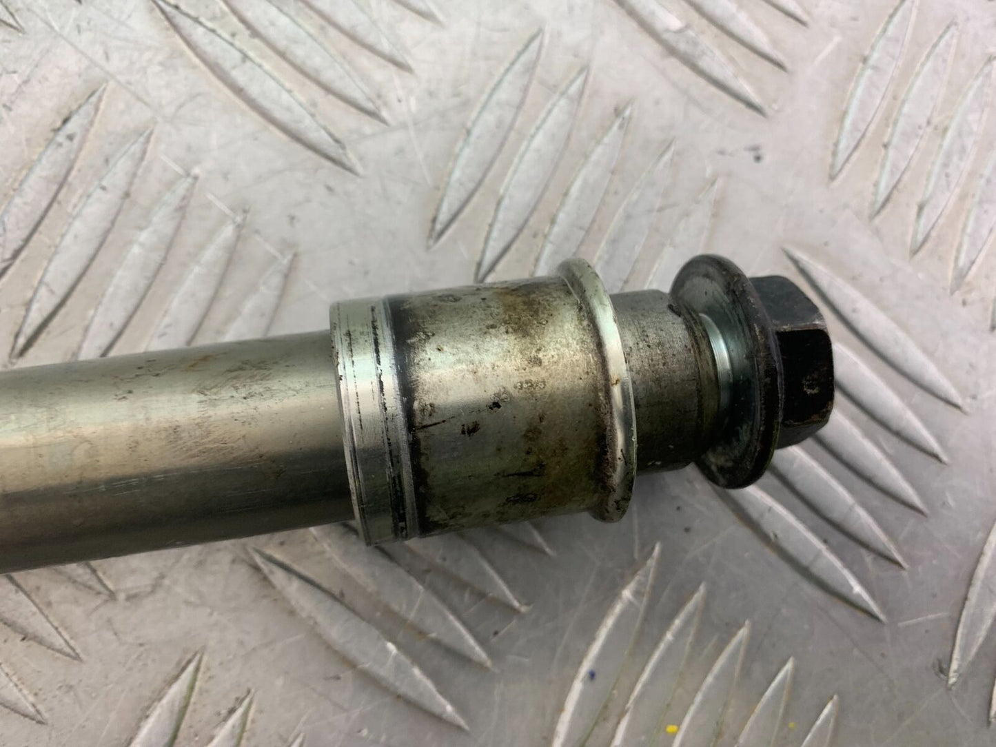 SUZUKI GSF1250 GSF 1250 BANDIT FRONT WHEEL SPINDLE   YEAR 2010-14 (CMB1092)