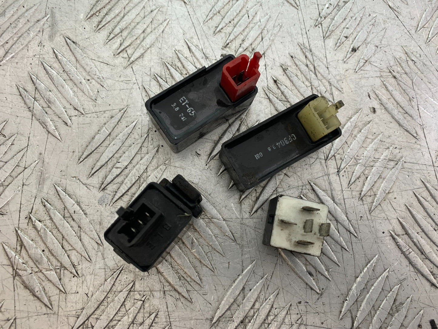 HONDA VT700 VT 700 SHADOW RELAYS  YEAR 1984-85 (CMB1328)