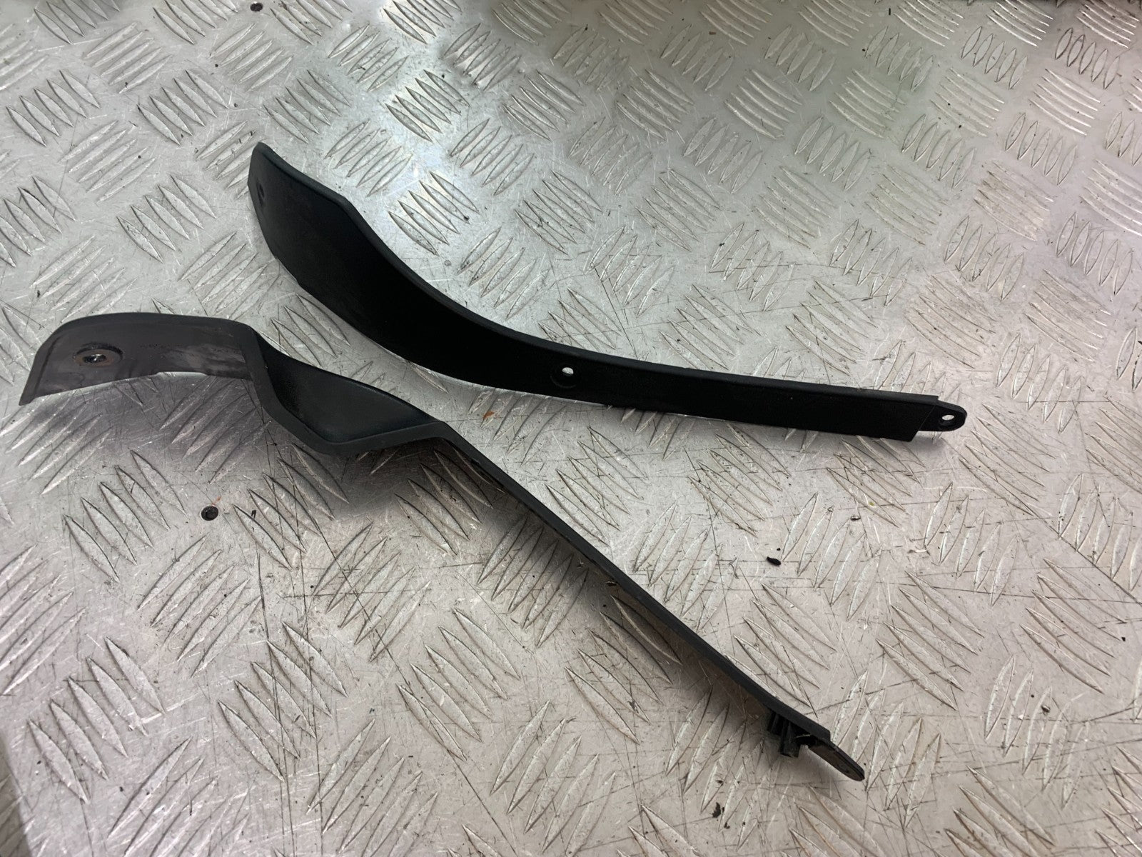 SUZUKI RF900 RF 900 LEFT AND RIGHT SIDE TRIM YEAR 1994-1999 CMB1326