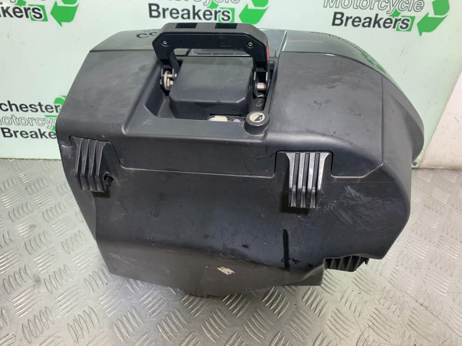 TRIUMPH 1050 SPRINT GT PANNIERS TOP BOX   YEAR 2010-2016 (CMB1250)