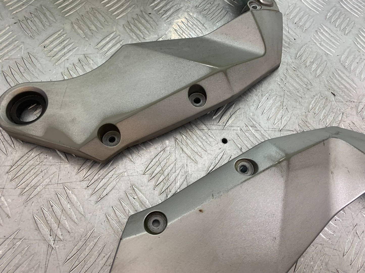 KAWASAKI Z750 Z 750 LEFT AND RIGHT FRAME COVERS  YEAR 2004-2006  (CMB1234)