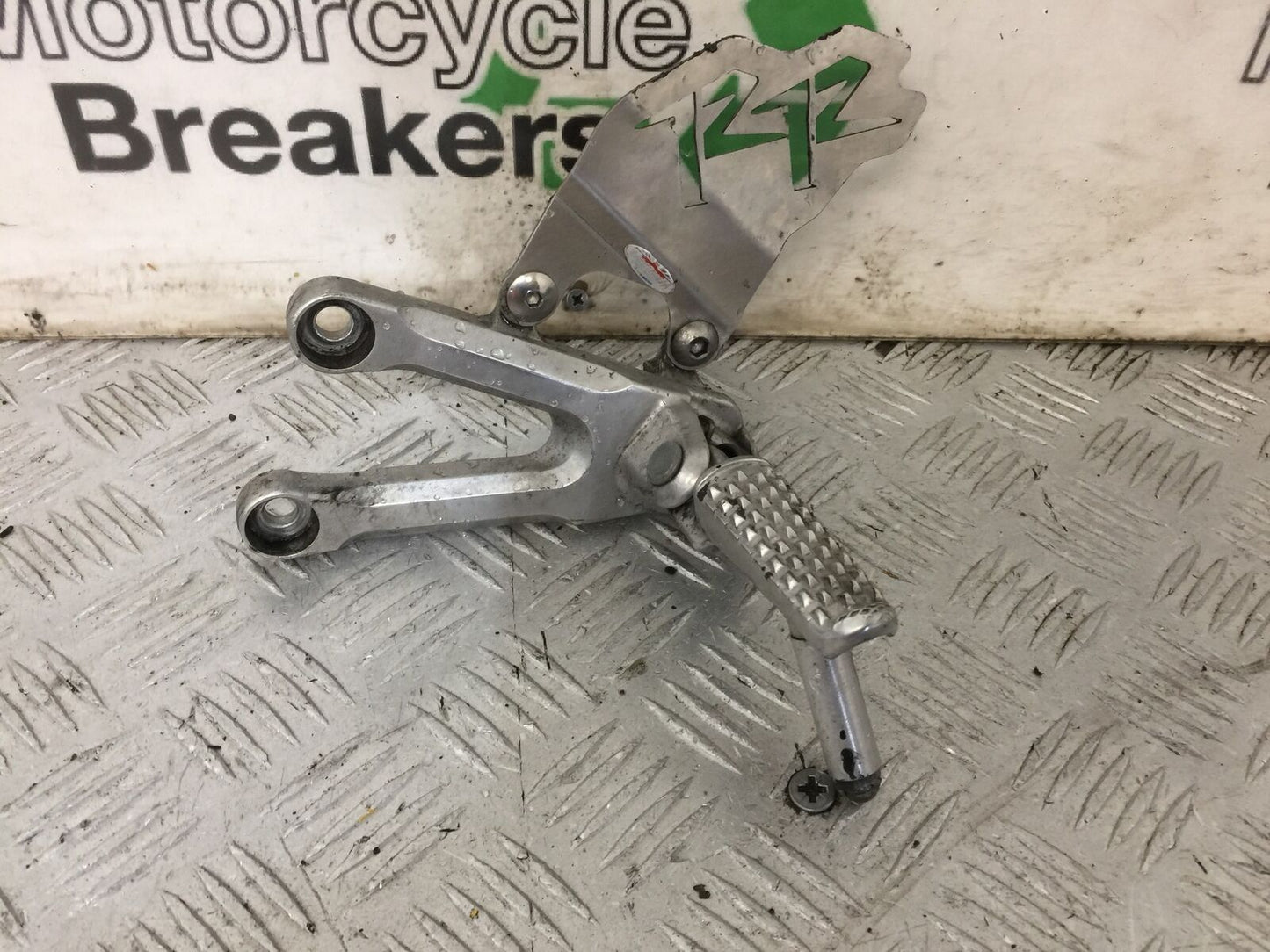 HONDA CBR1000 rr FIREBLADE FRONT LEFT HANGER   YEAR 2004  (STOCK 853)