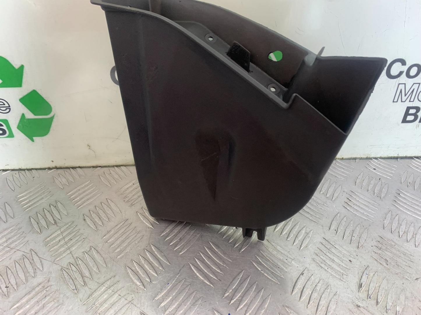 TRIUMPH 1050 SPRINT ST RIGHT FAIRING POCKET   YEAR 2004-2007 (CMB1197)