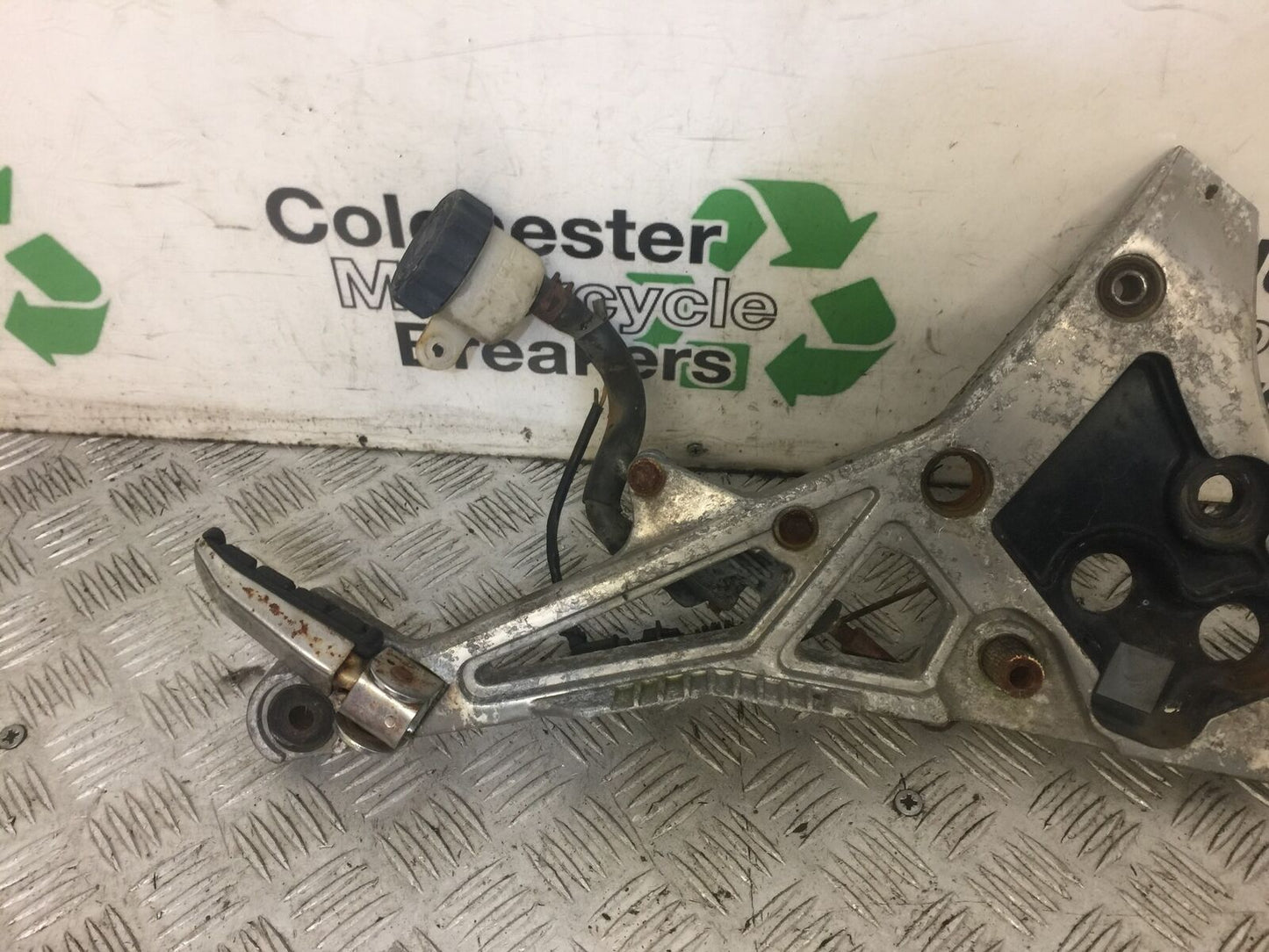YAMAHA FJ1200 FJ 1200 RIGHT HANGER YEAR 1988 (STOCK 653)