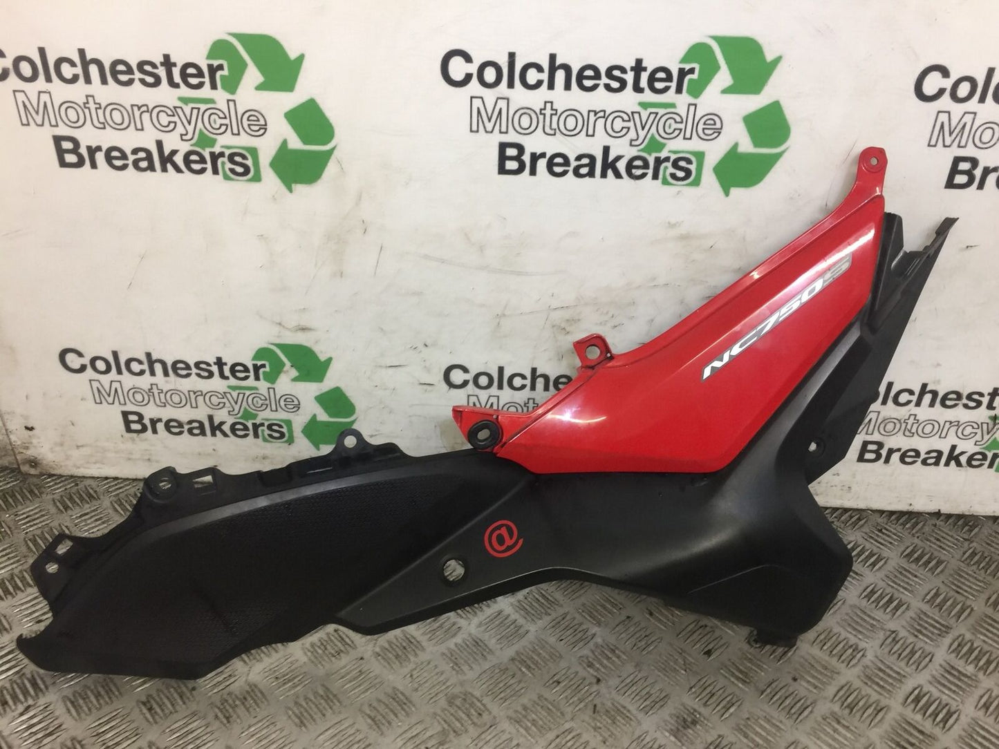 HONDA NC750 NC 750 SA-H RIGHT SEAT PANEL  2014-2018 (STOCK 608)