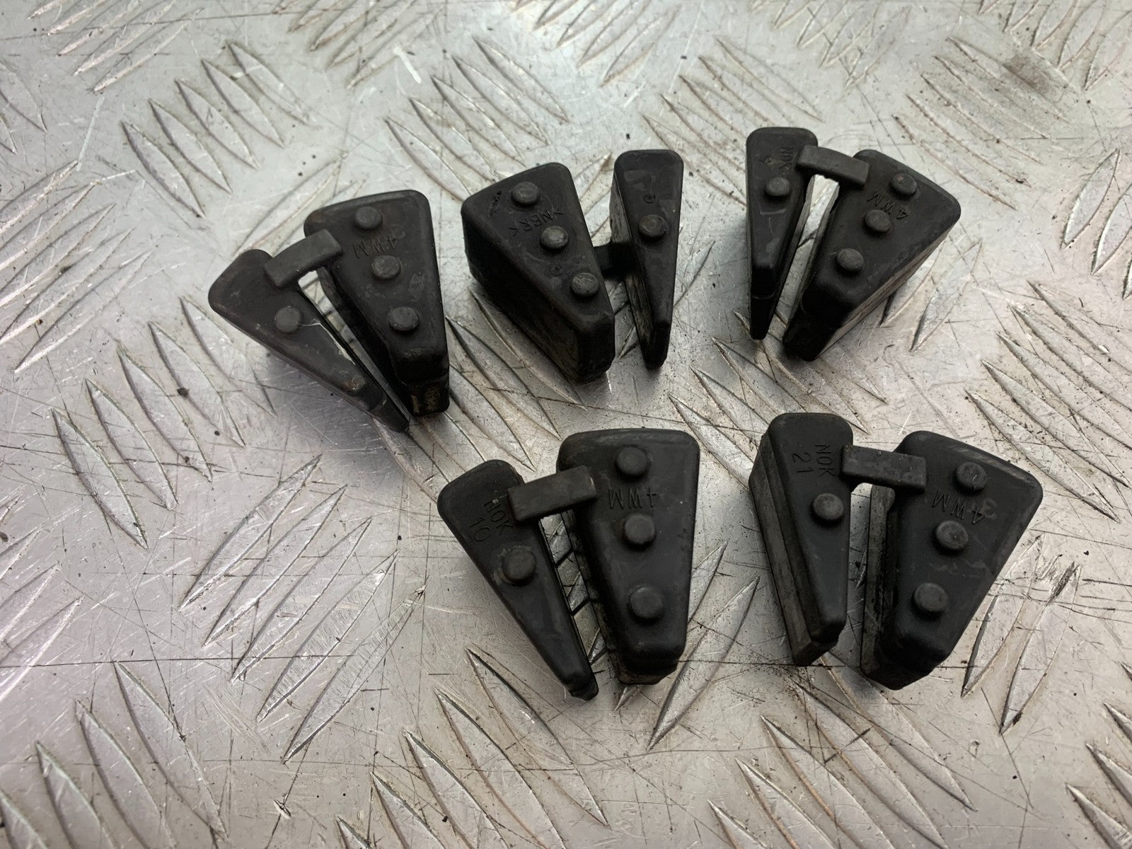 YAMAHA XVS 1300 MIDNIGHT STAR CUSH DRIVE RUBBERS  YEAR 2007-16 (CMB1200)