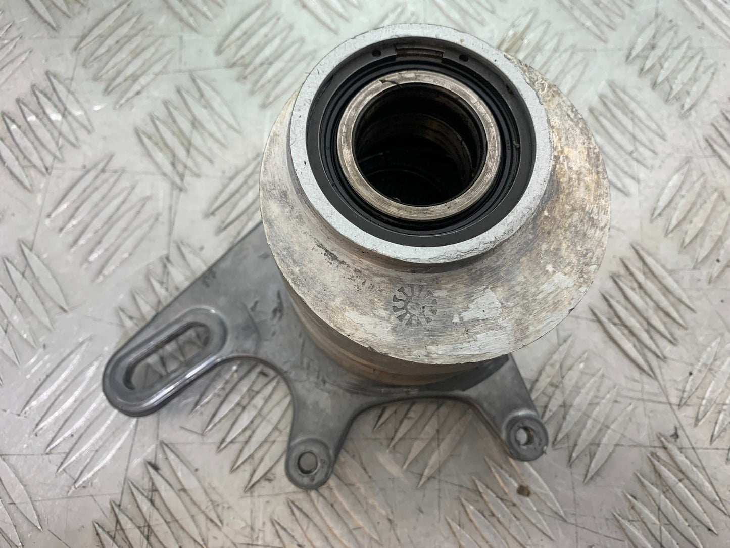 DUCATI 996 SPS 748 916 998 ECCENTRIC HUB  1999-2000 (CMB1209)