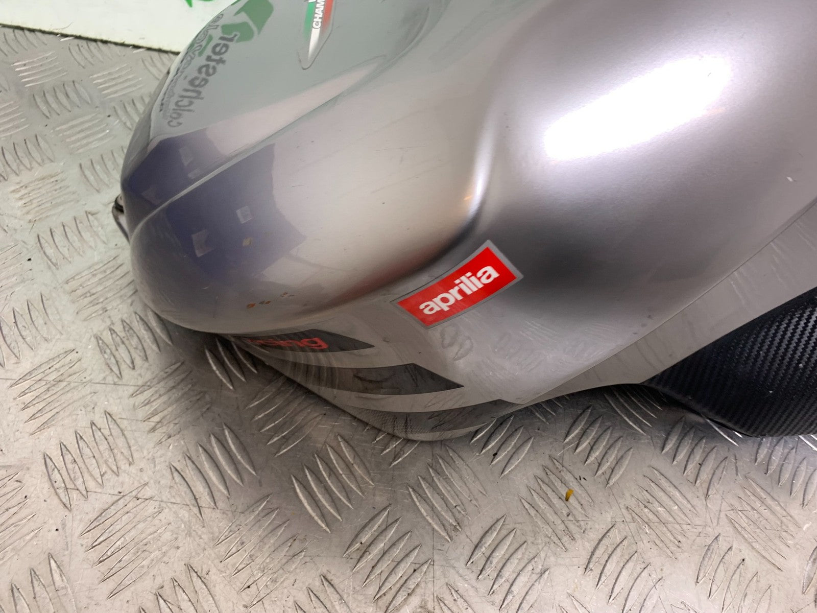 APRILIA RSV1000 RSV 1000 MILLE PETROL TANK   1998- 2003 (CMB1184)