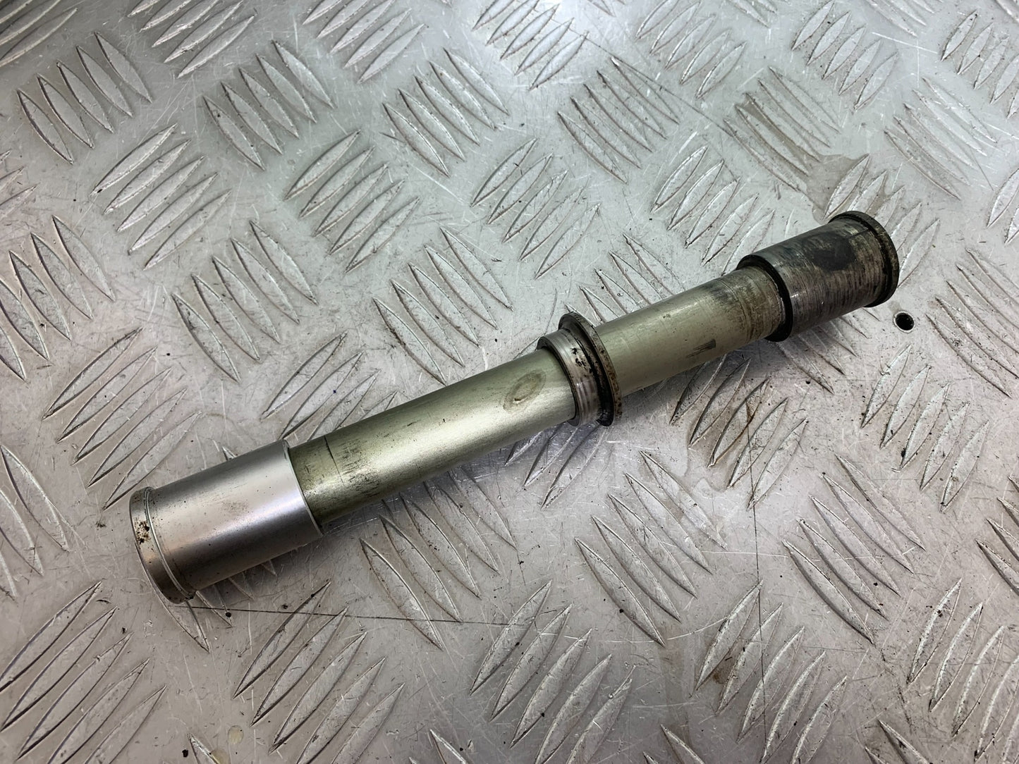 KAWASAKI ZX10R ZX 10R FRONT WHEEL SPINDLE   YEAR 2011-2015 (CMB1154)