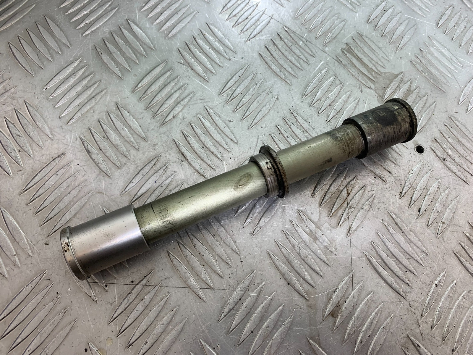 KAWASAKI ZX10R ZX 10R FRONT WHEEL SPINDLE   YEAR 2011-2015 (CMB1154)