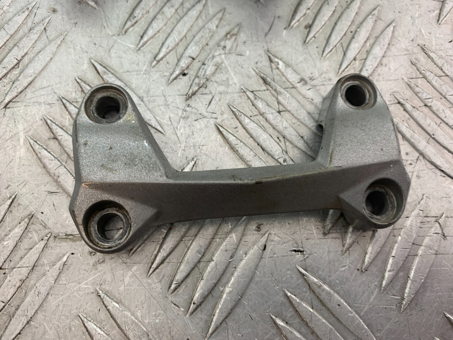 KTM DUKE 125 HANDLEBAR CLAMP  YEAR 2012-2016 (CMB1317)