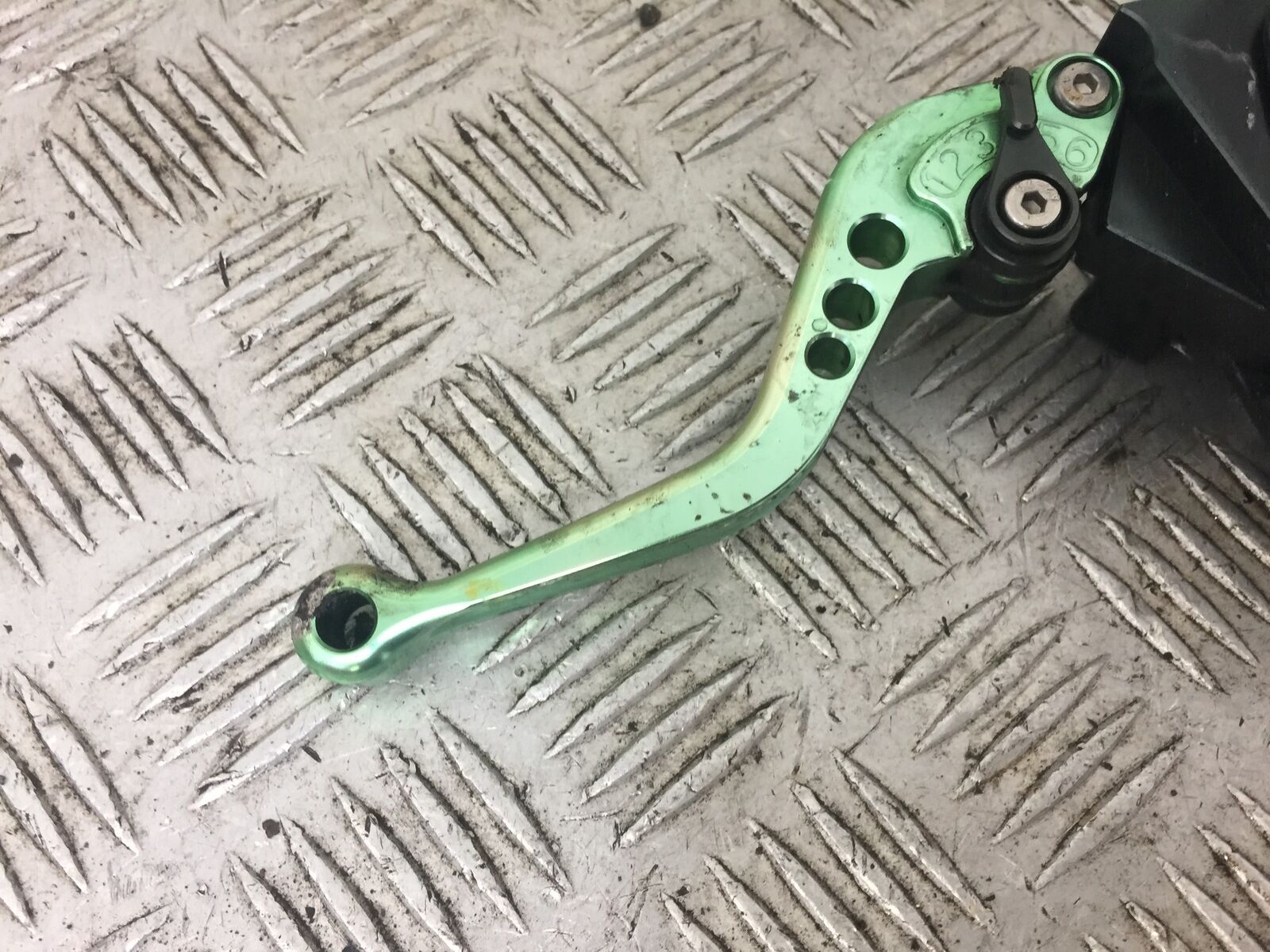 KAWASAKI ZX6R ZX6 G CLUTCH LEVER AND BRACKET  YEAR 1998-99 (STOCK 582)