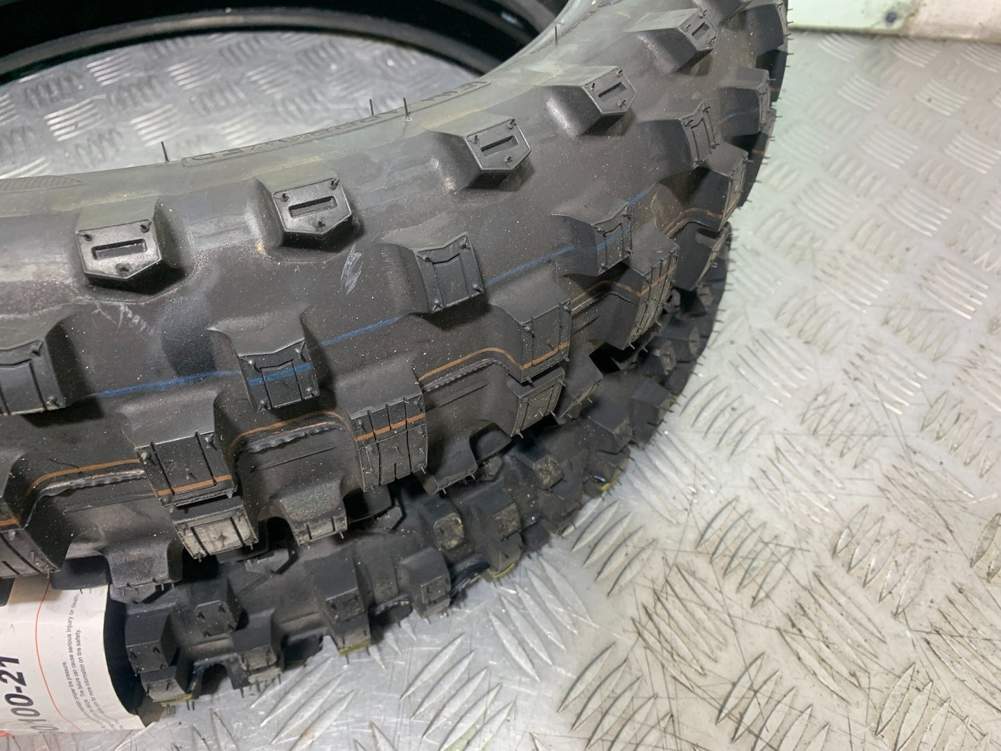 KAWASAKI KX250 KX 250 MAXXIS FRONT AND REAR TYRES (NEW)  YEAR 2003
