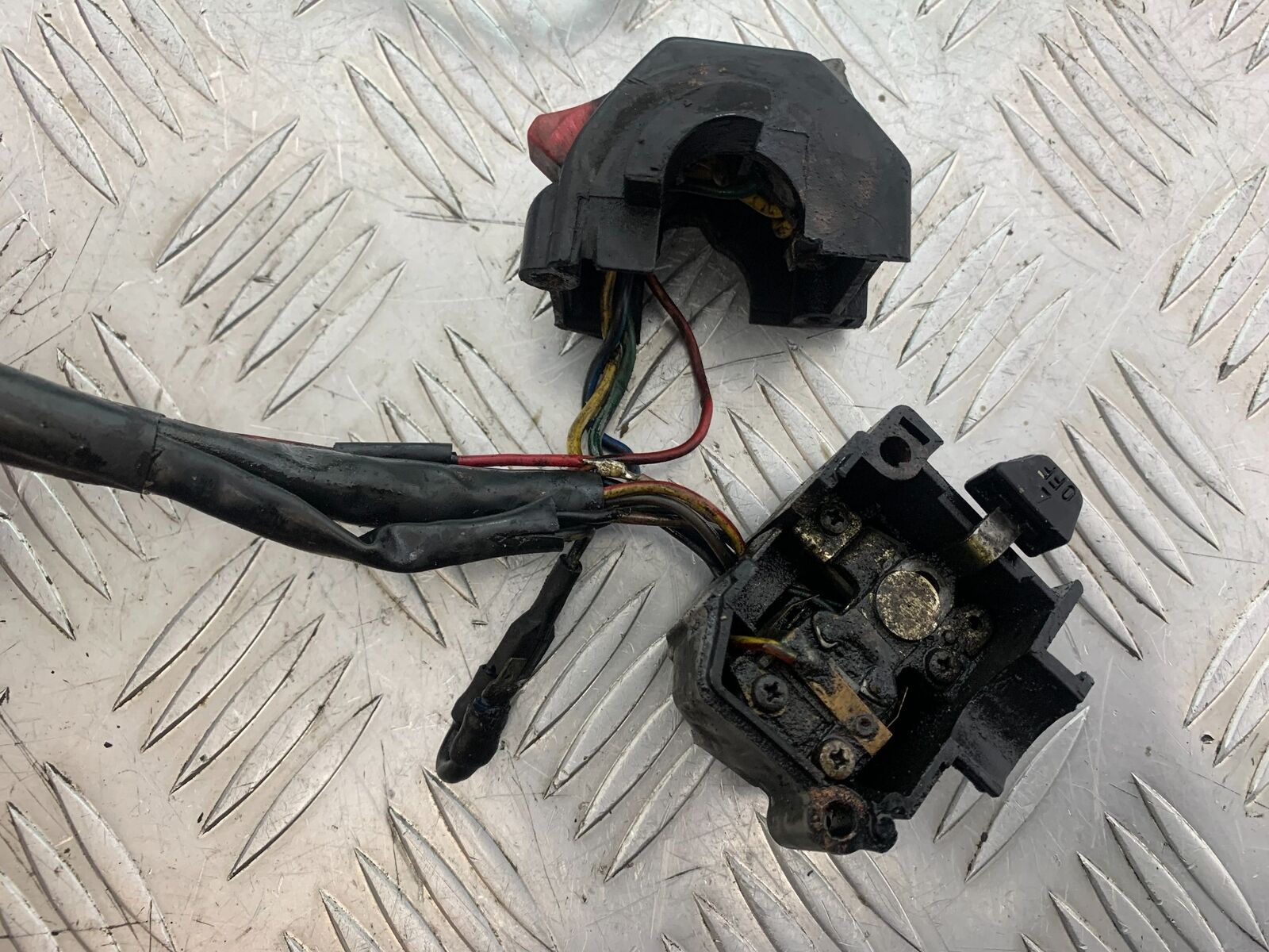 YAMAHA FJ1100 FJ 1100 LEFT SWITCH GEAR (SOLD AS PARTS)   YEAR 1984-85 (CMB1101)