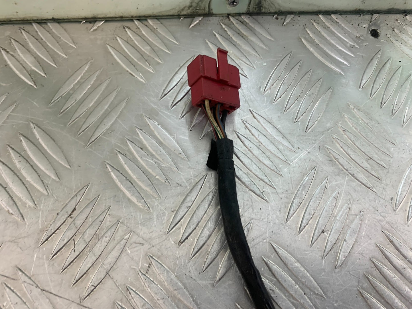 HONDA GL500 GL 500 SILVERWING FUSE BOX   YEAR 1981-82 (CMB1168)