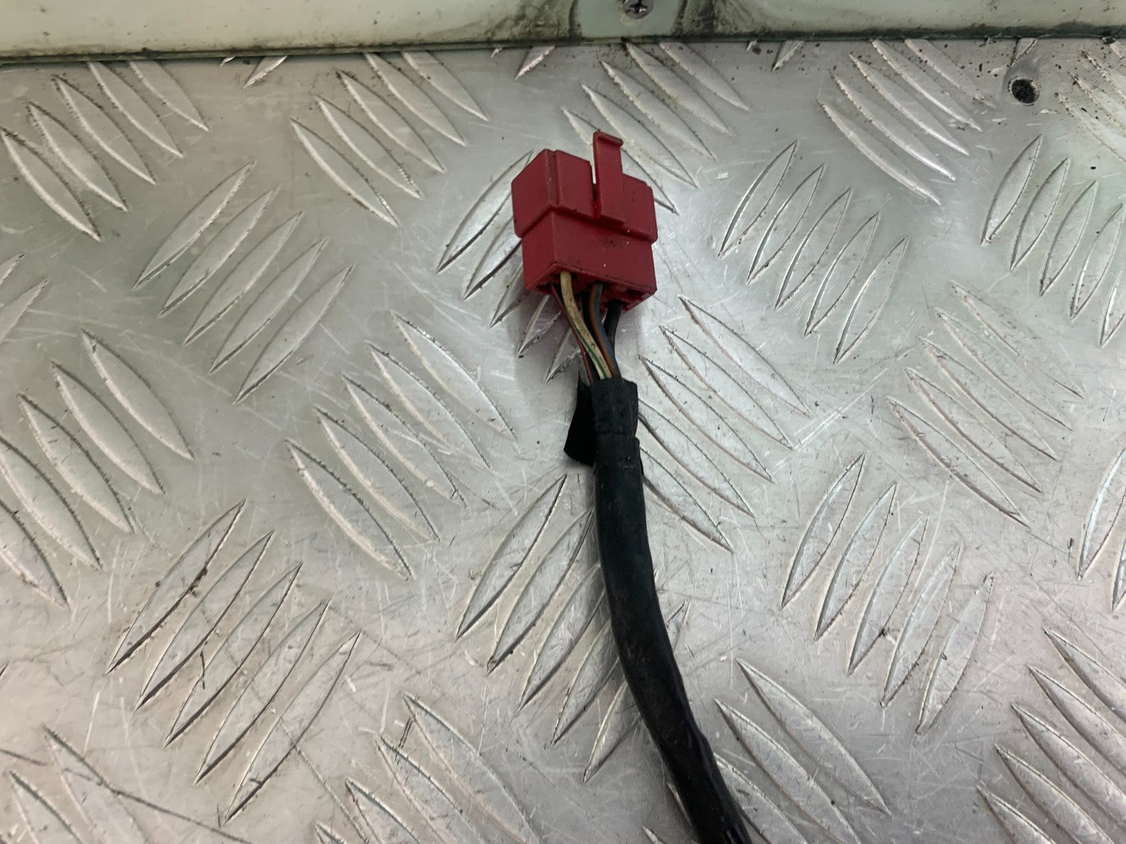 HONDA GL500 GL 500 SILVERWING FUSE BOX   YEAR 1981-82 (CMB1168)