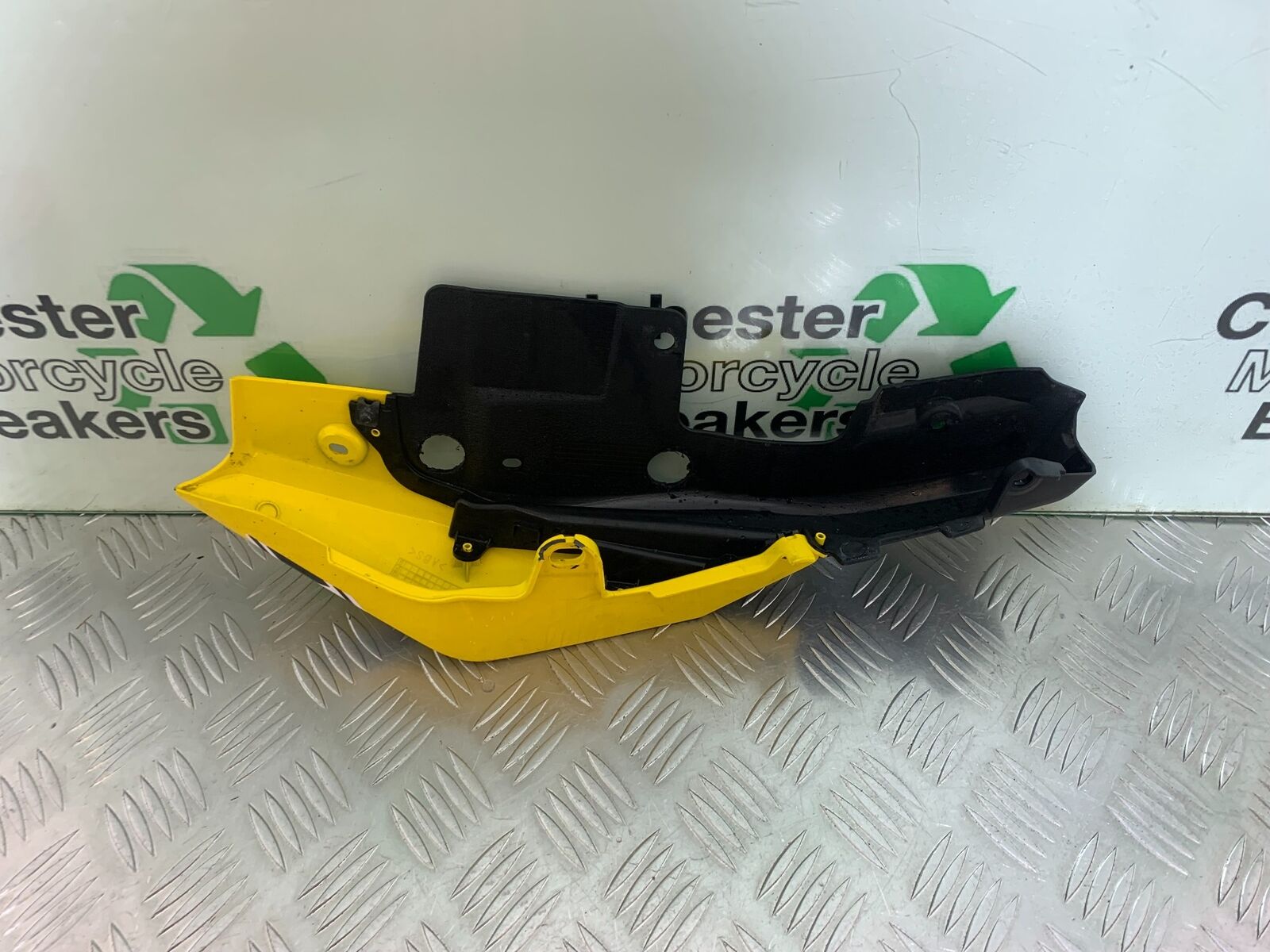 YAMAHA MT09 MT-09 LEFT PANEL YEAR 2013-2016  (STOCK 997)