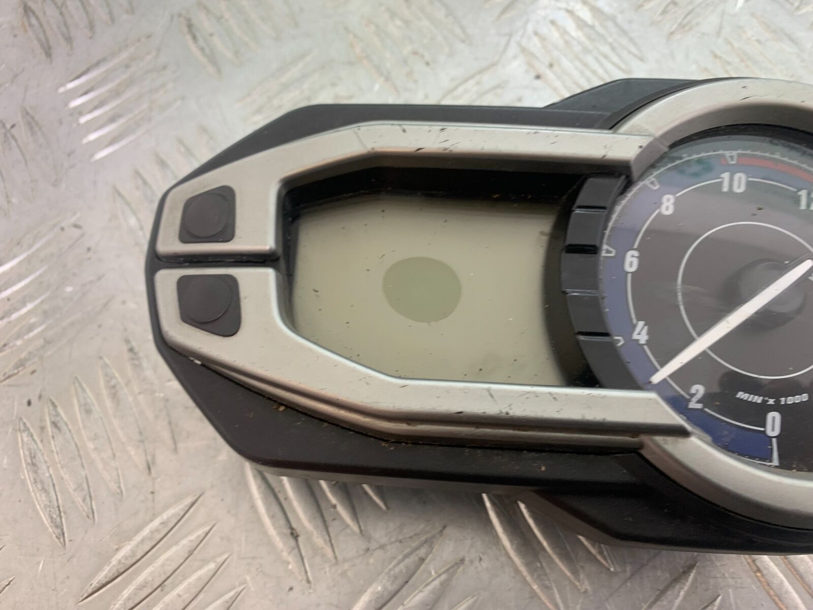 TRIUMPH TIGER 800 ECU CLOCKS SPEEDO DASH   YEAR 2011-2013  (CMB1113)