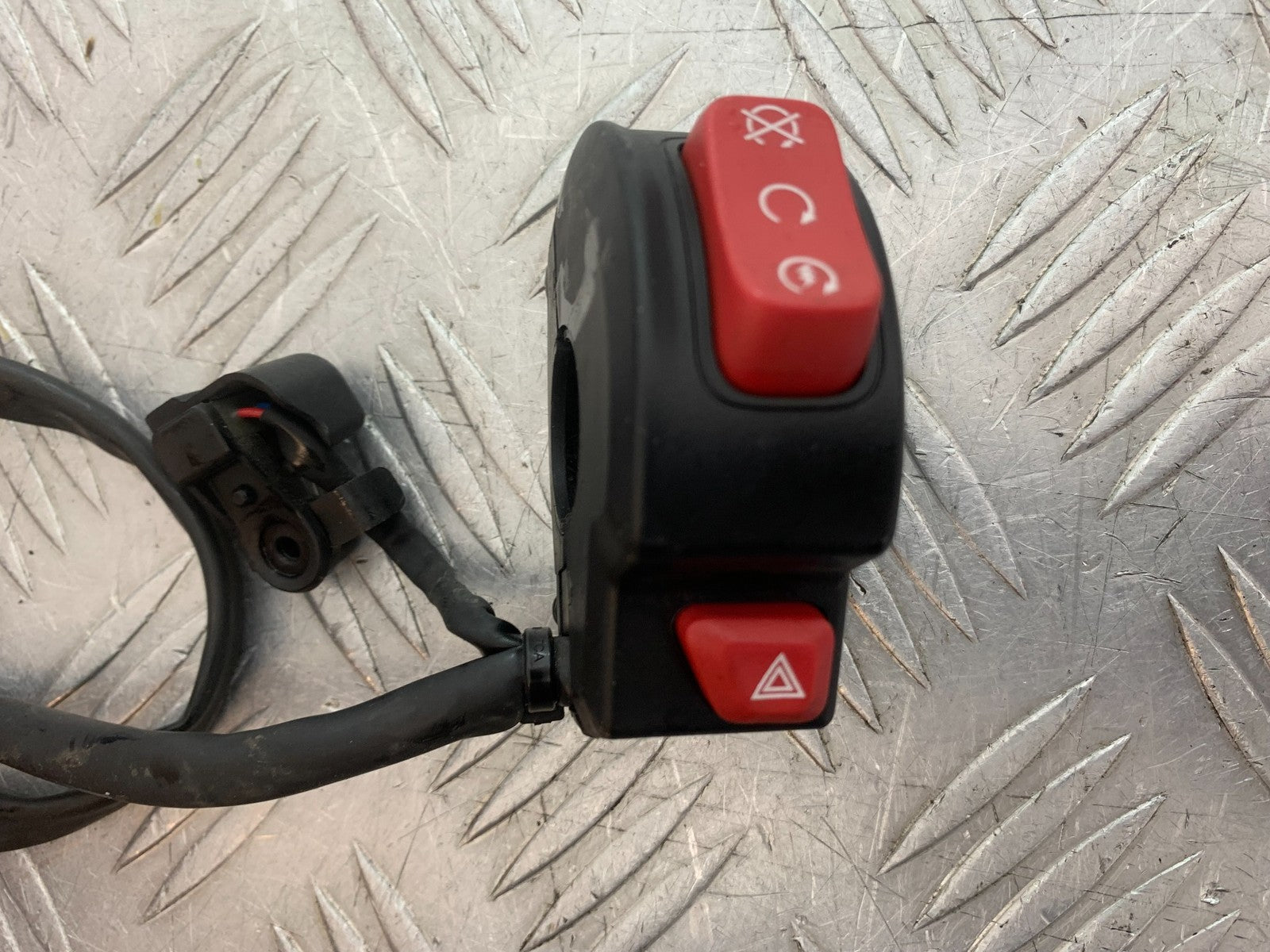 TRIUMPH TRIDENT 660 RIGHT SWITCH GEAR  YEAR 2021-2024 (CMB1295)
