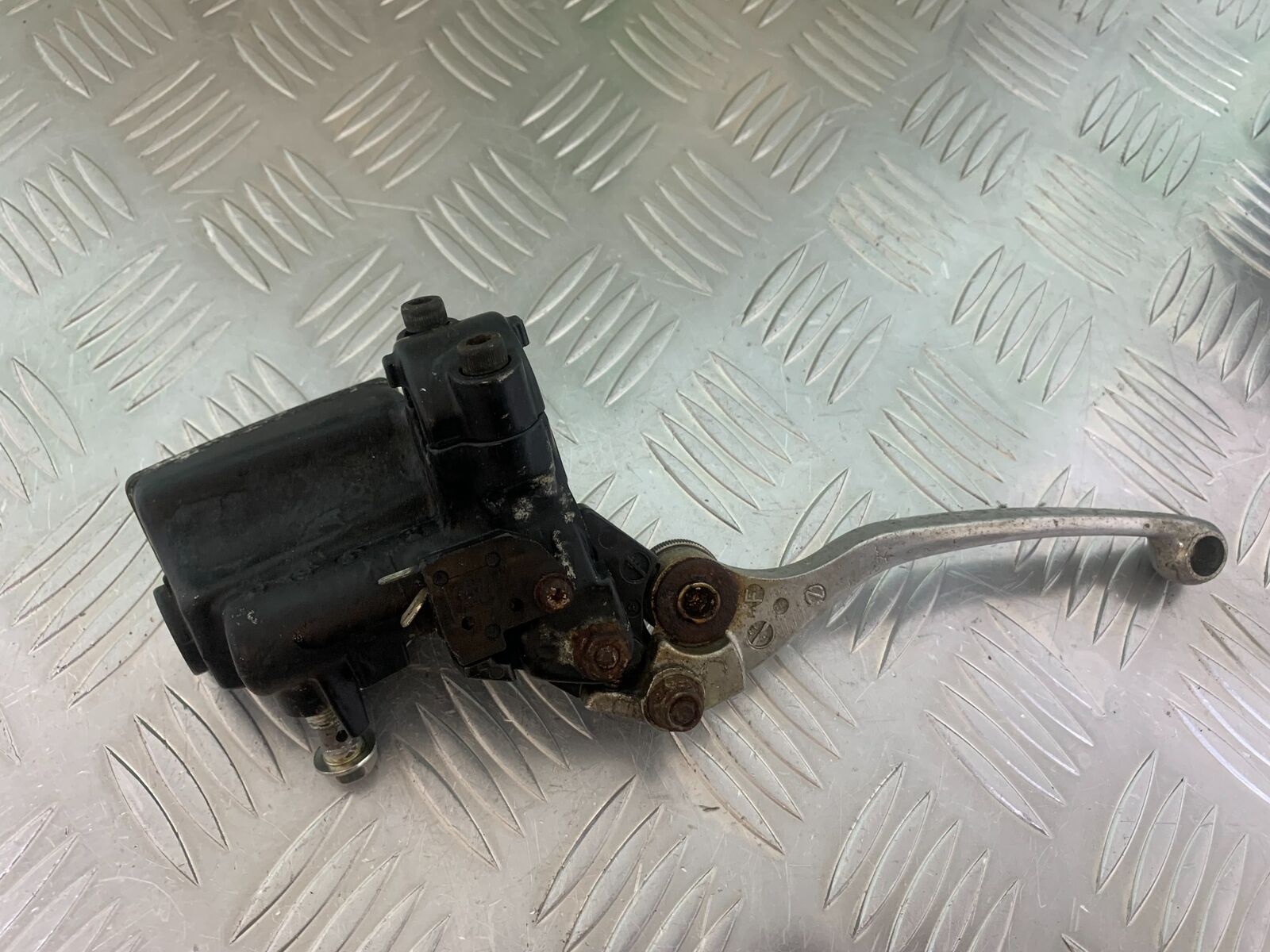 KAWASAKI ZR 750 ZEPHYR FRONT BRAKE MASTER CYLINDER  YEAR 1991-95 (CMB1008)